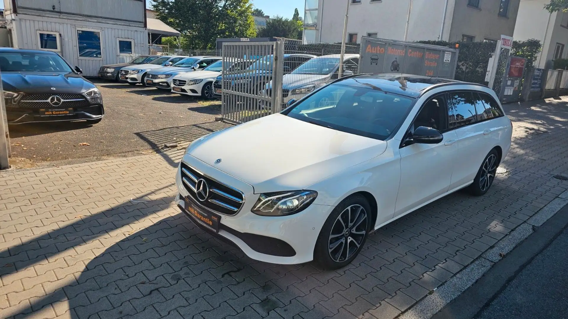 Mercedes-Benz E 220 d T Autom.Klimaautom,PDC,Gr.Navi,Panorama Bianco - 1