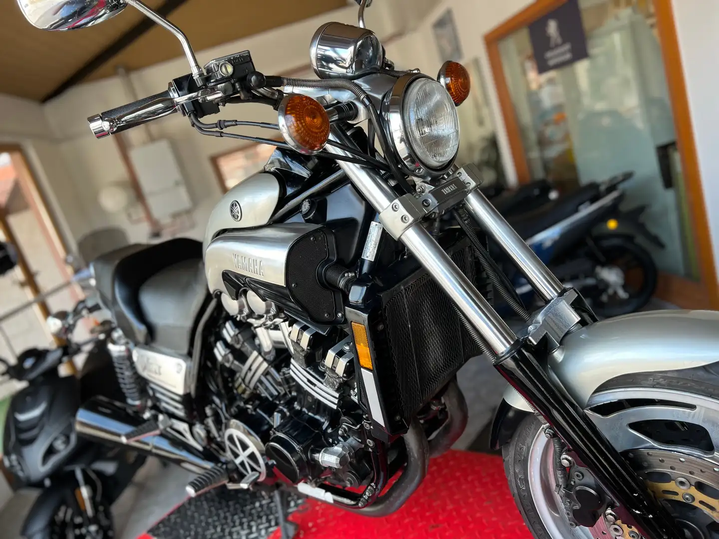 Yamaha Vmax Argintiu - 2