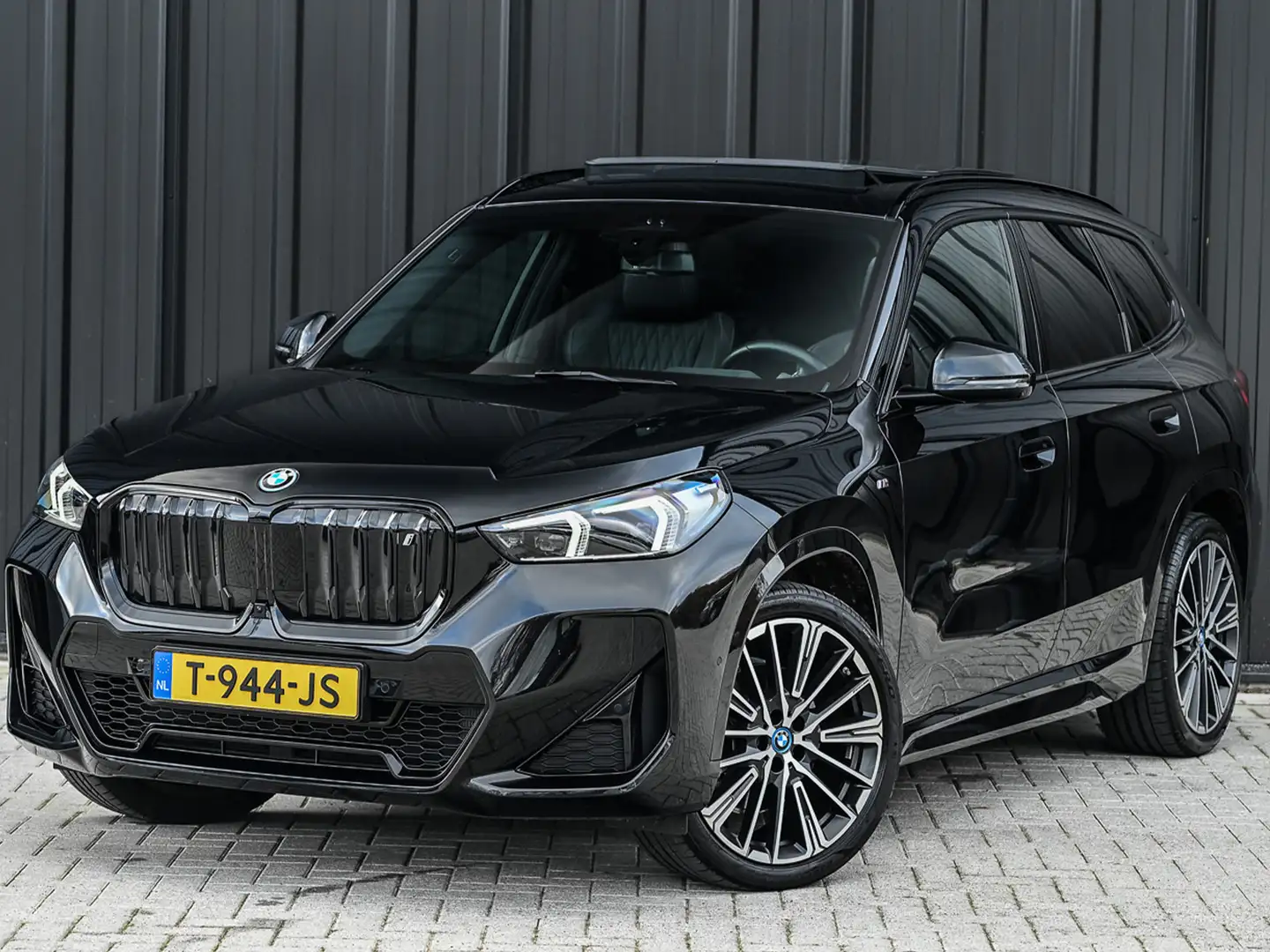 BMW iX1 XDRIVE 30 LAUNCH EDITION 67 kWh | M-SPORT | NL-AUT Negro - 2