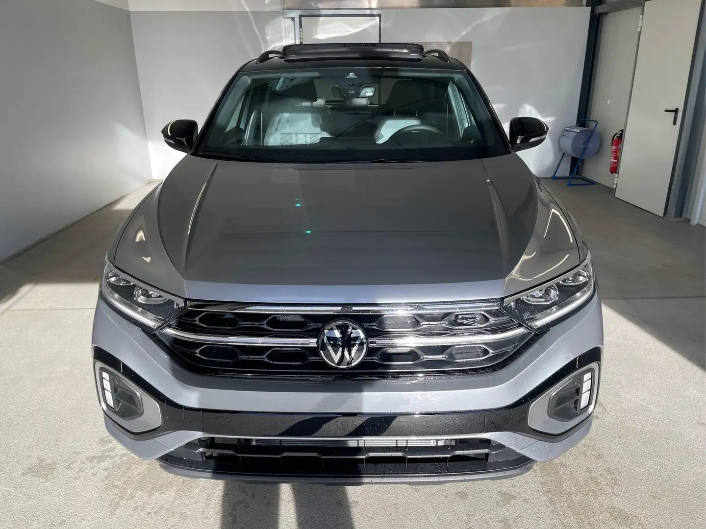 Volkswagen T-Roc R-Line 190PS 4M DSG Pano+AHK+Black+IQ.Light+IQ.... Silber - 2