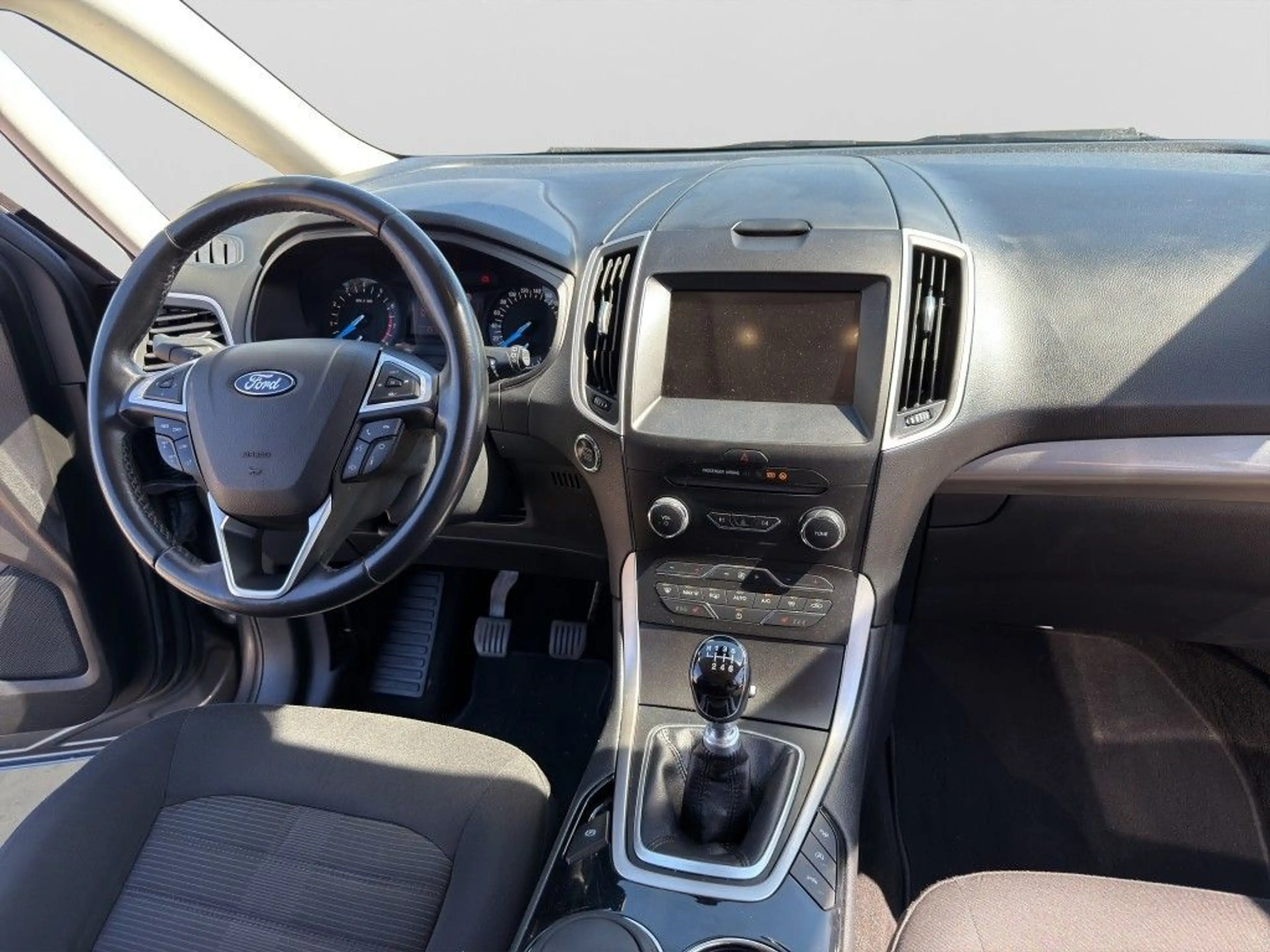 Ford Galaxy 1.5 EcoBoost Start-Stopp Business Edition — photo 13