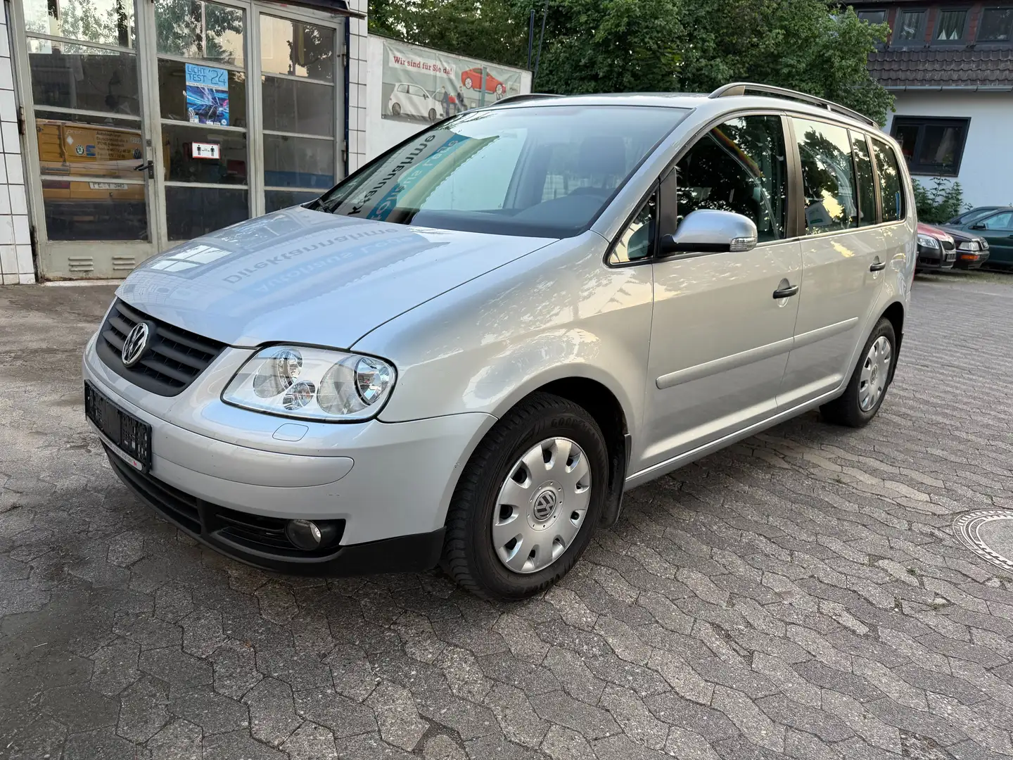 Volkswagen Touran 1.6 Conceptline Silber - 2