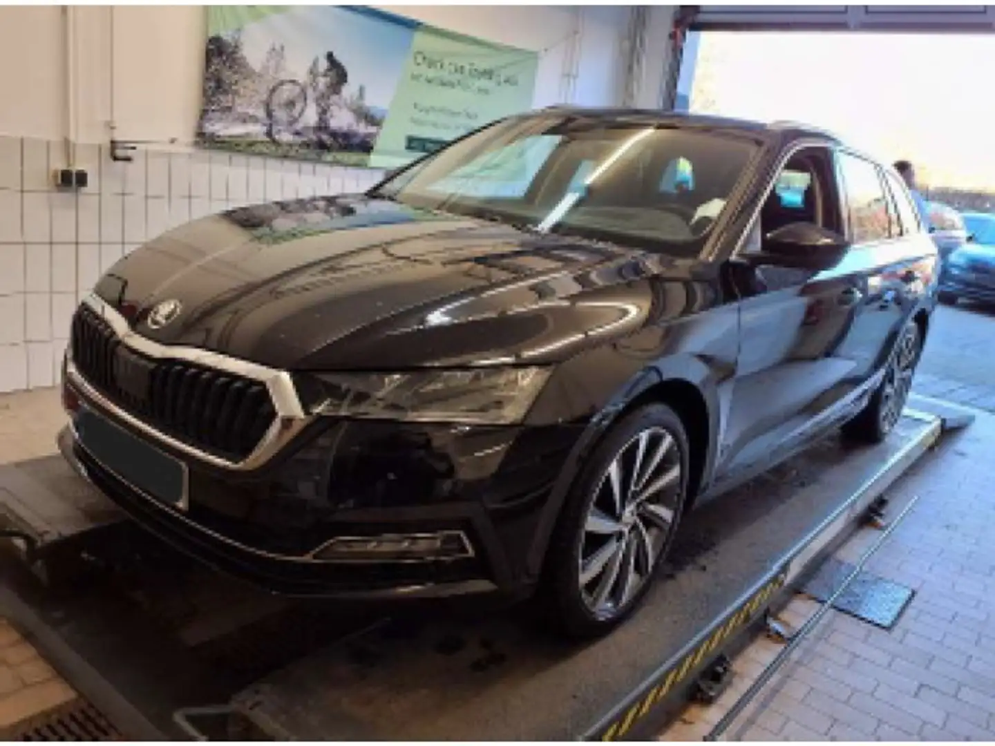Skoda Octavia Combi Style 2.0 TDI DSG AHK Navi Canton Schwarz - 2