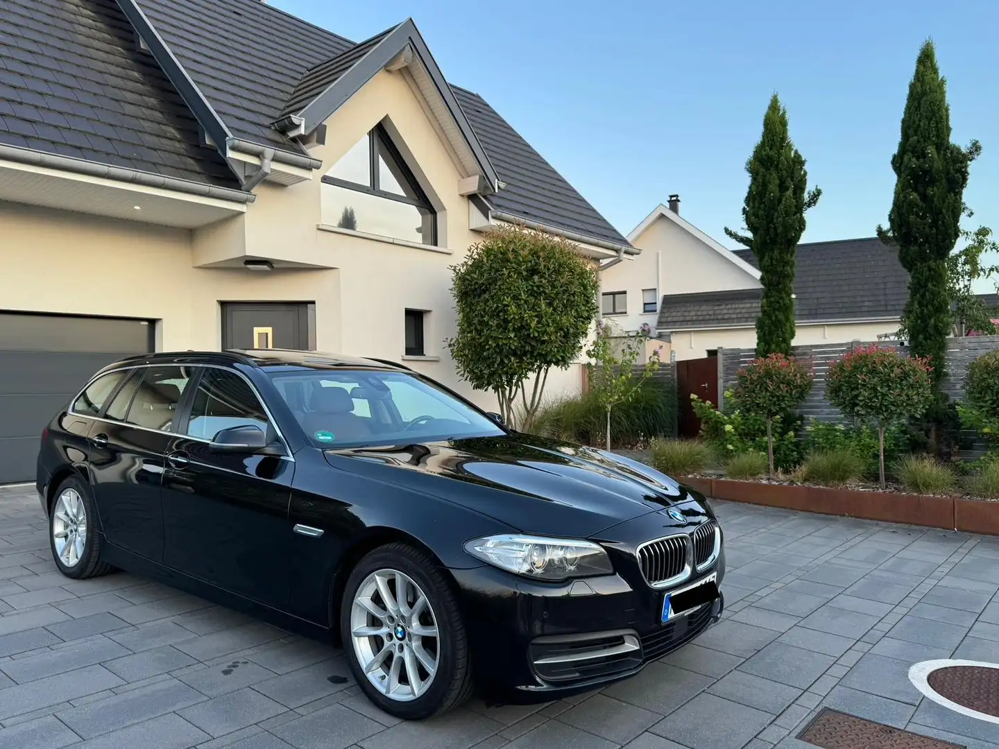 BMW 530 530d Touring Sport-Aut. Fekete - 1