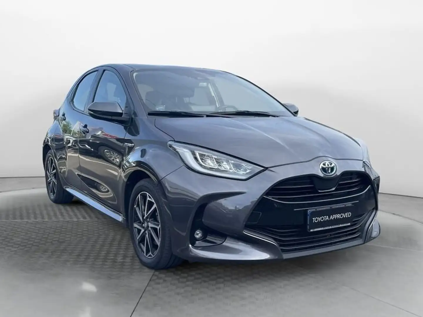 Toyota Yaris 1.5 Hybrid 5 porte trend Grey - 2