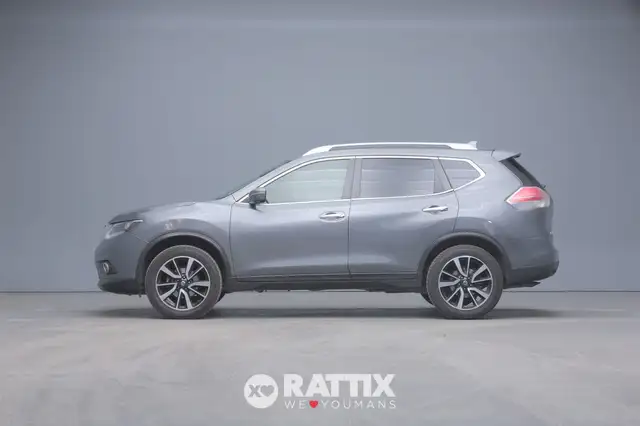 Nissan X-Trail view 2