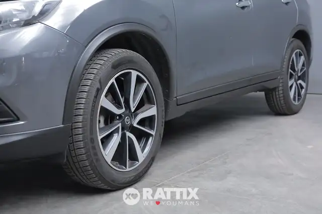Nissan X-Trail view 4