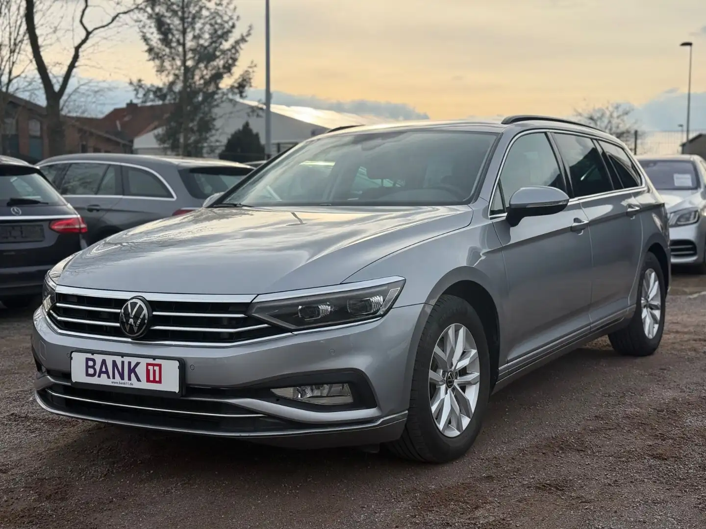 Volkswagen Passat Variant Business|ACC|MATRIX|AHK|KAM|TWA Grau - 1