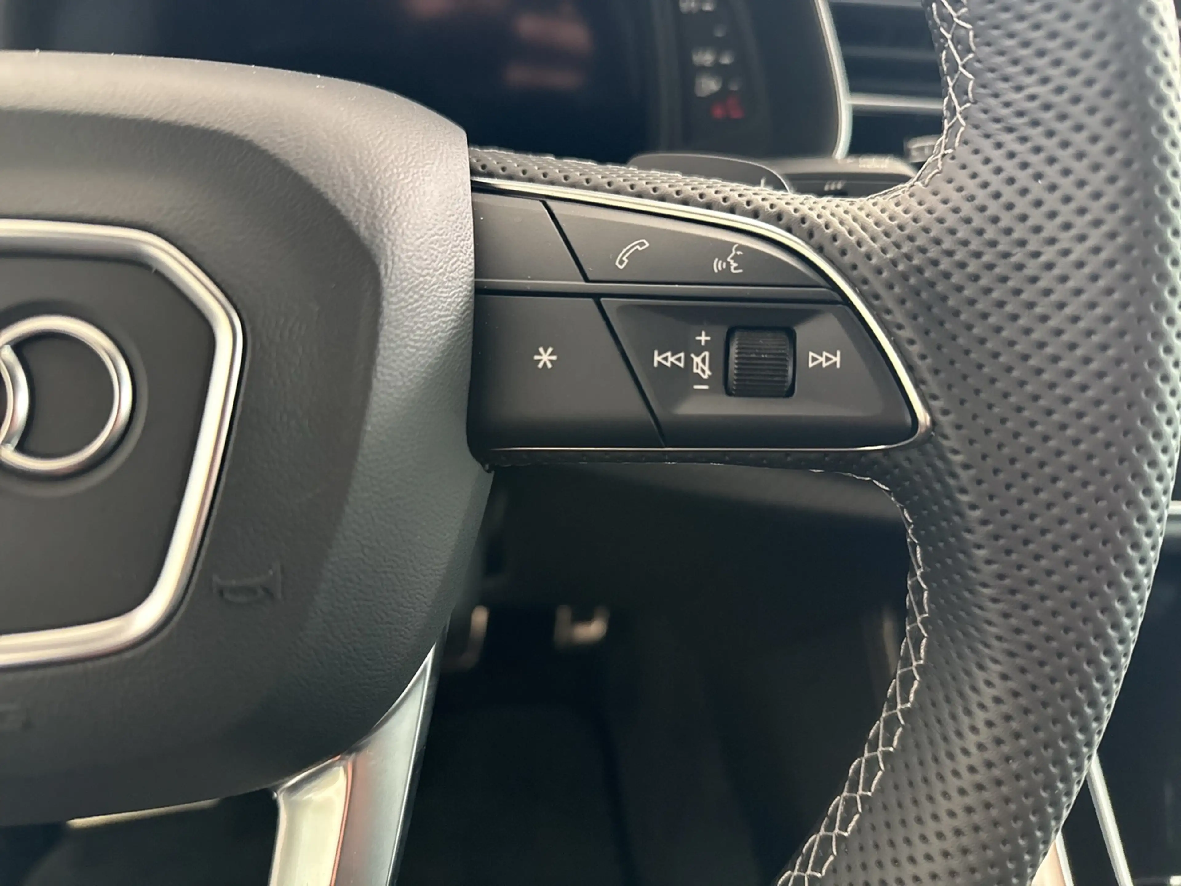 Audi SQ8 quattro PANO B&O AHK CAM LM22 HEAD-UP ACC — photo 13
