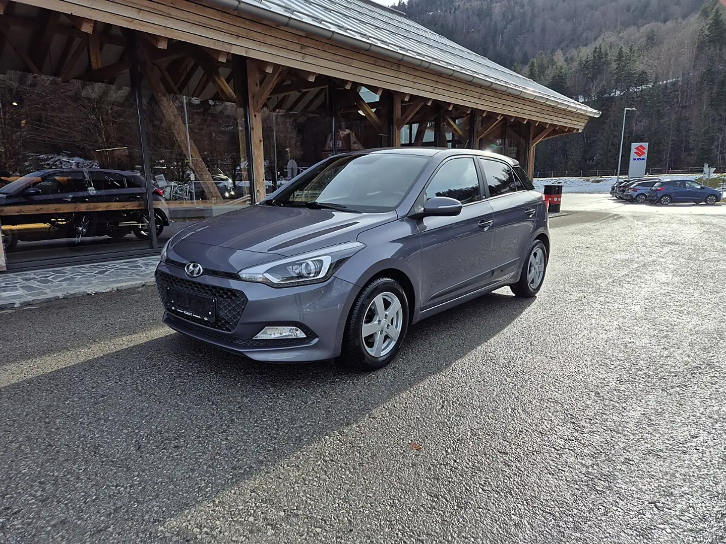 Hyundai i20 1,25 Go Grau - 1