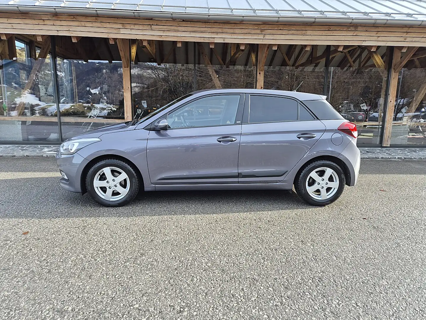 Hyundai i20 1,25 Go Grau - 2