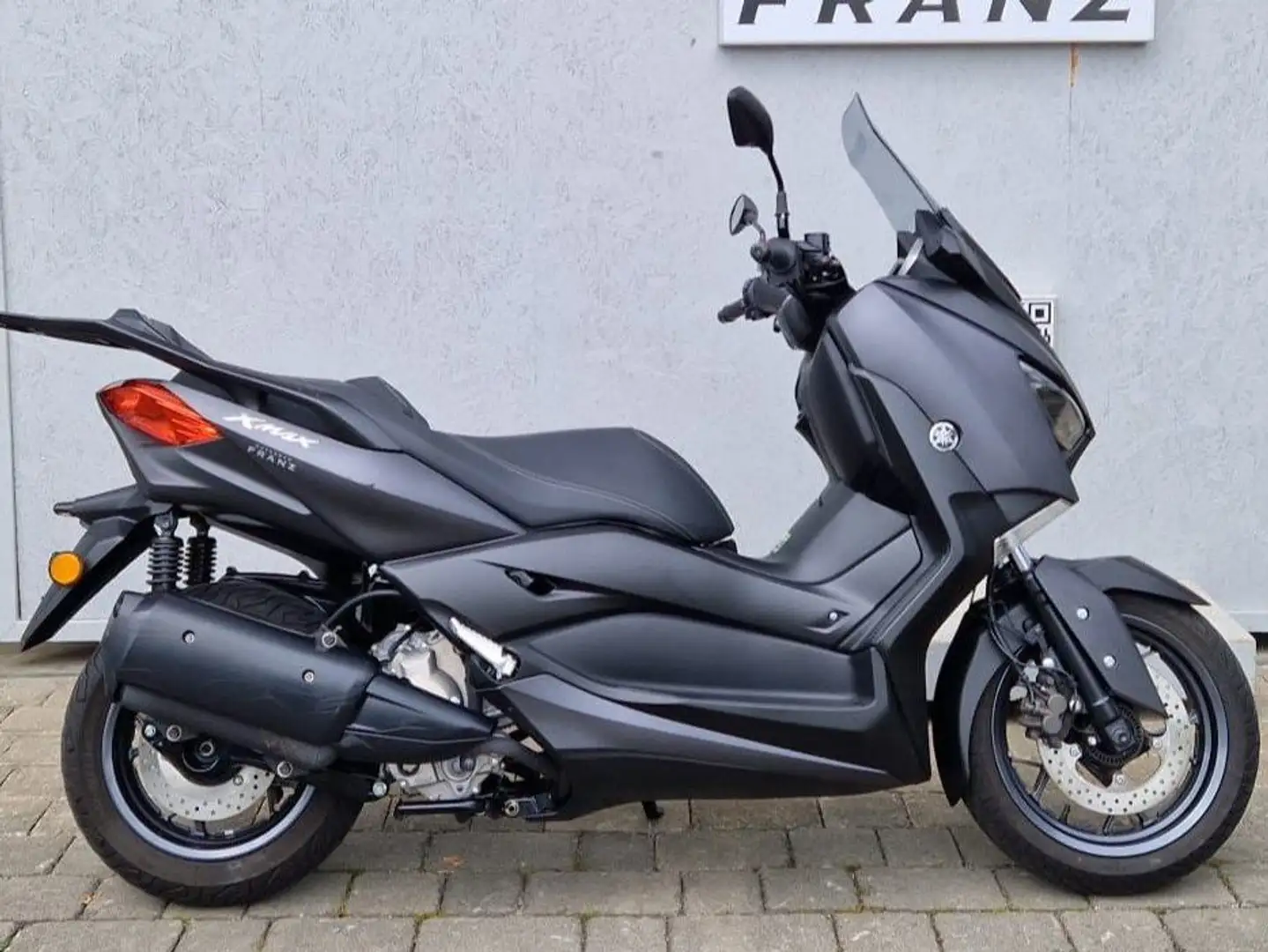 Yamaha X-Max 300 Сірий - 1