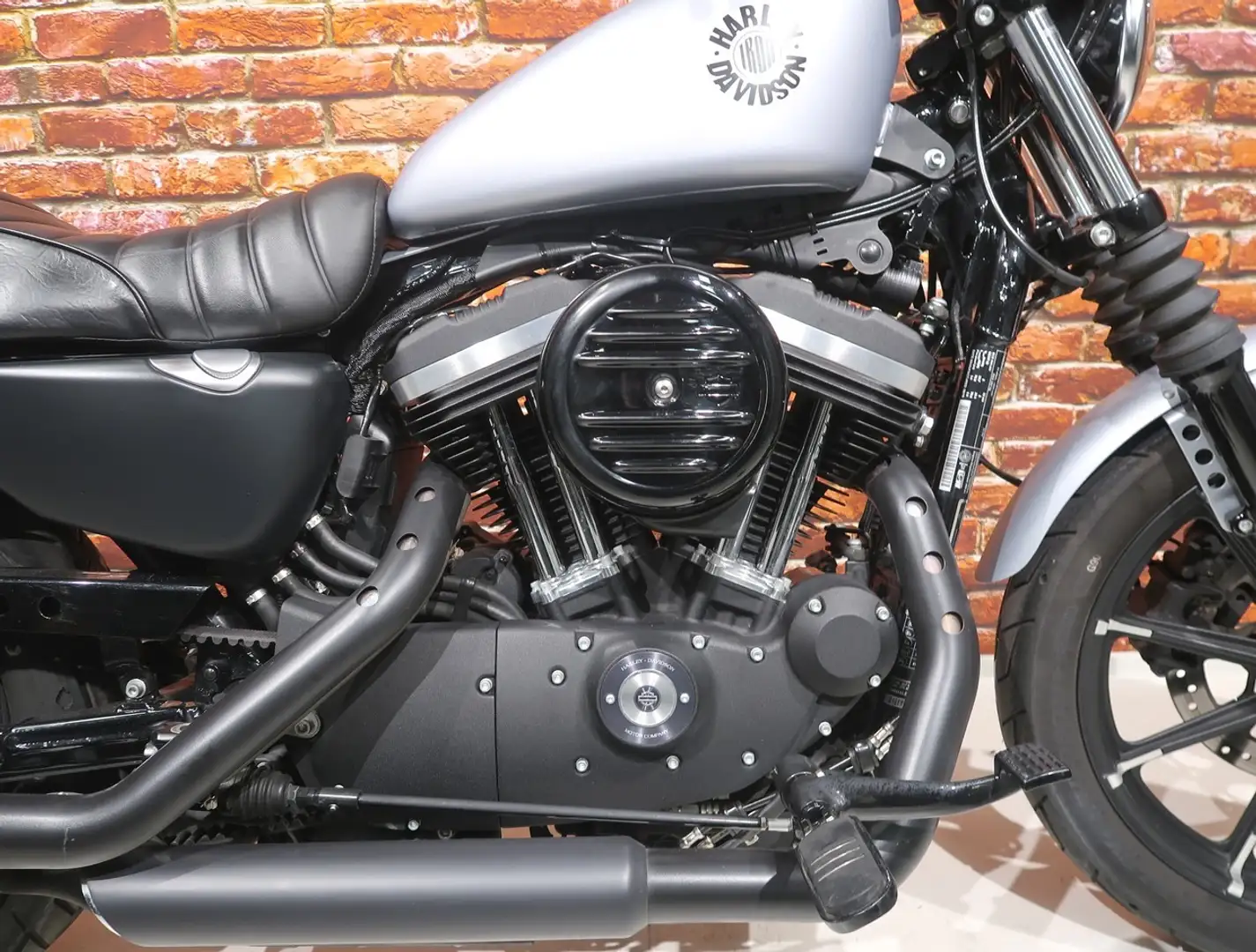 Harley-Davidson Sportster XL 883 N Iron Zilver - 2