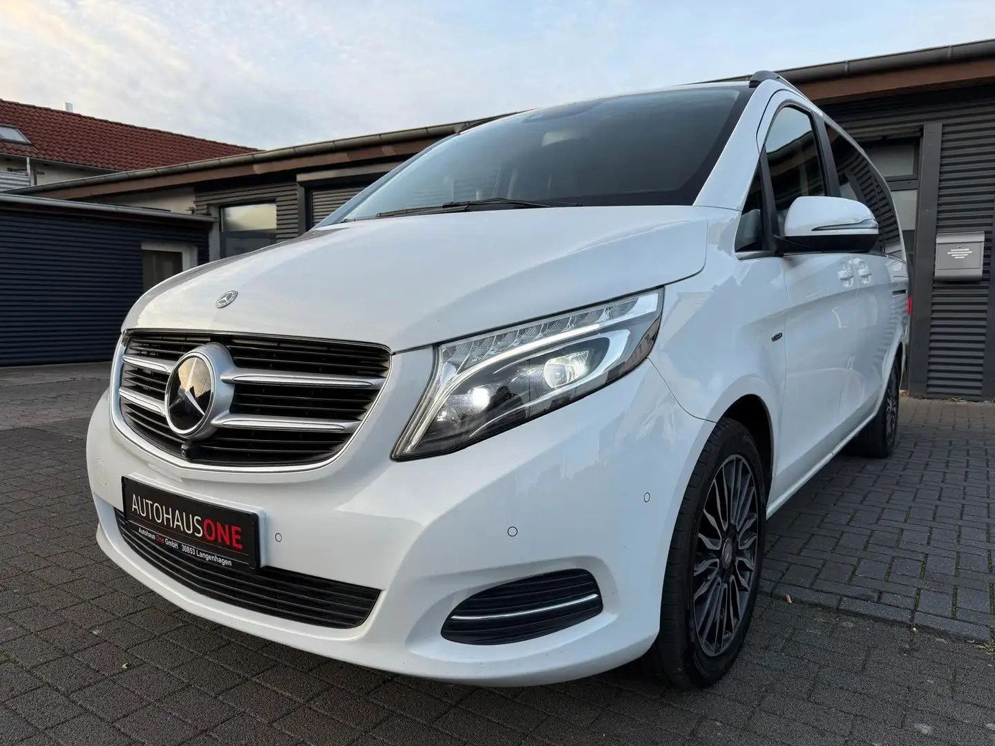 Mercedes-Benz V 250 d LANG AVANGARDE/DISTRONIC/360° KAMERA/AHK Weiß - 2
