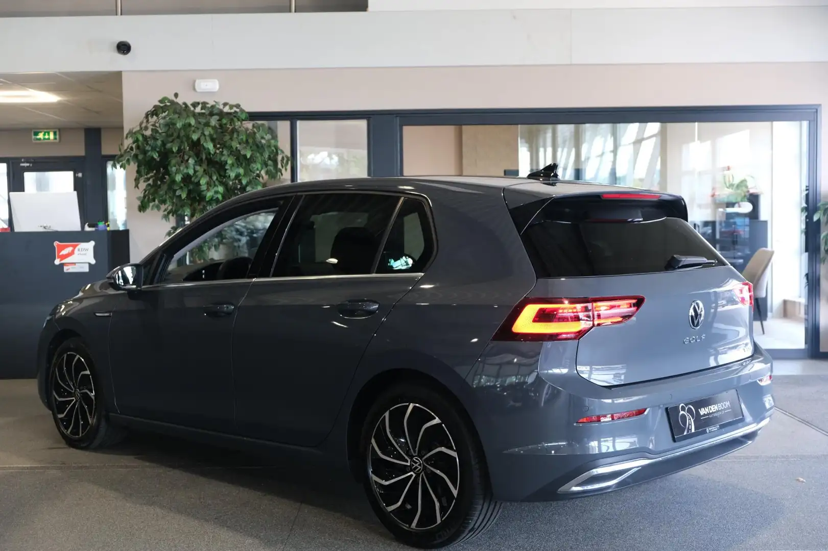 Volkswagen Golf 8 1.5 eTSI Style DSG 150PK Navi IQ Led ACC Grigio - 2