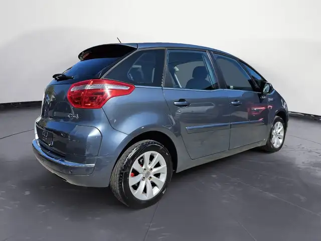 Citroen C4 Picasso view 3