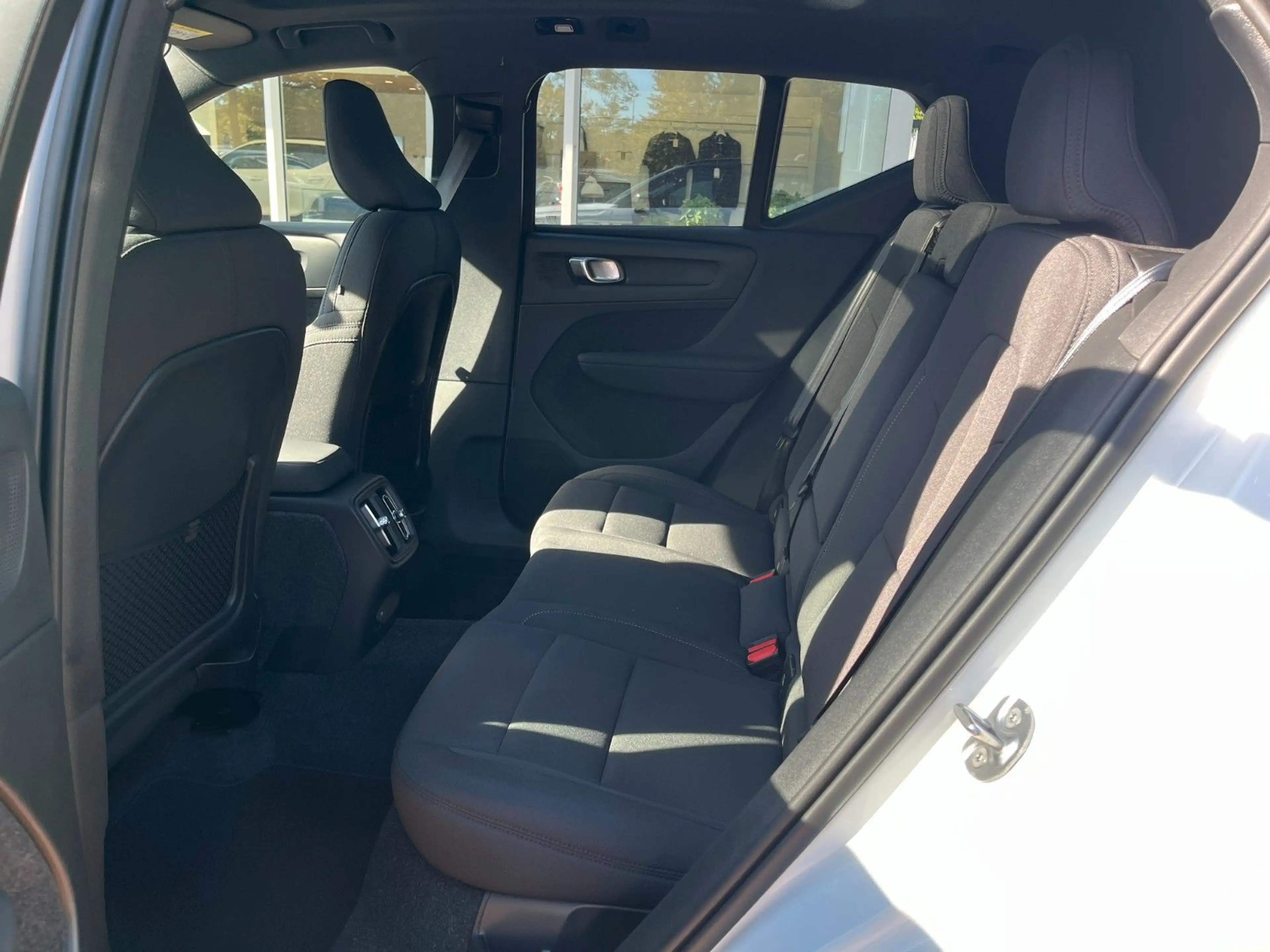 Volvo EX40 Plus Black Edit. Single Motor Ext Range — photo 28