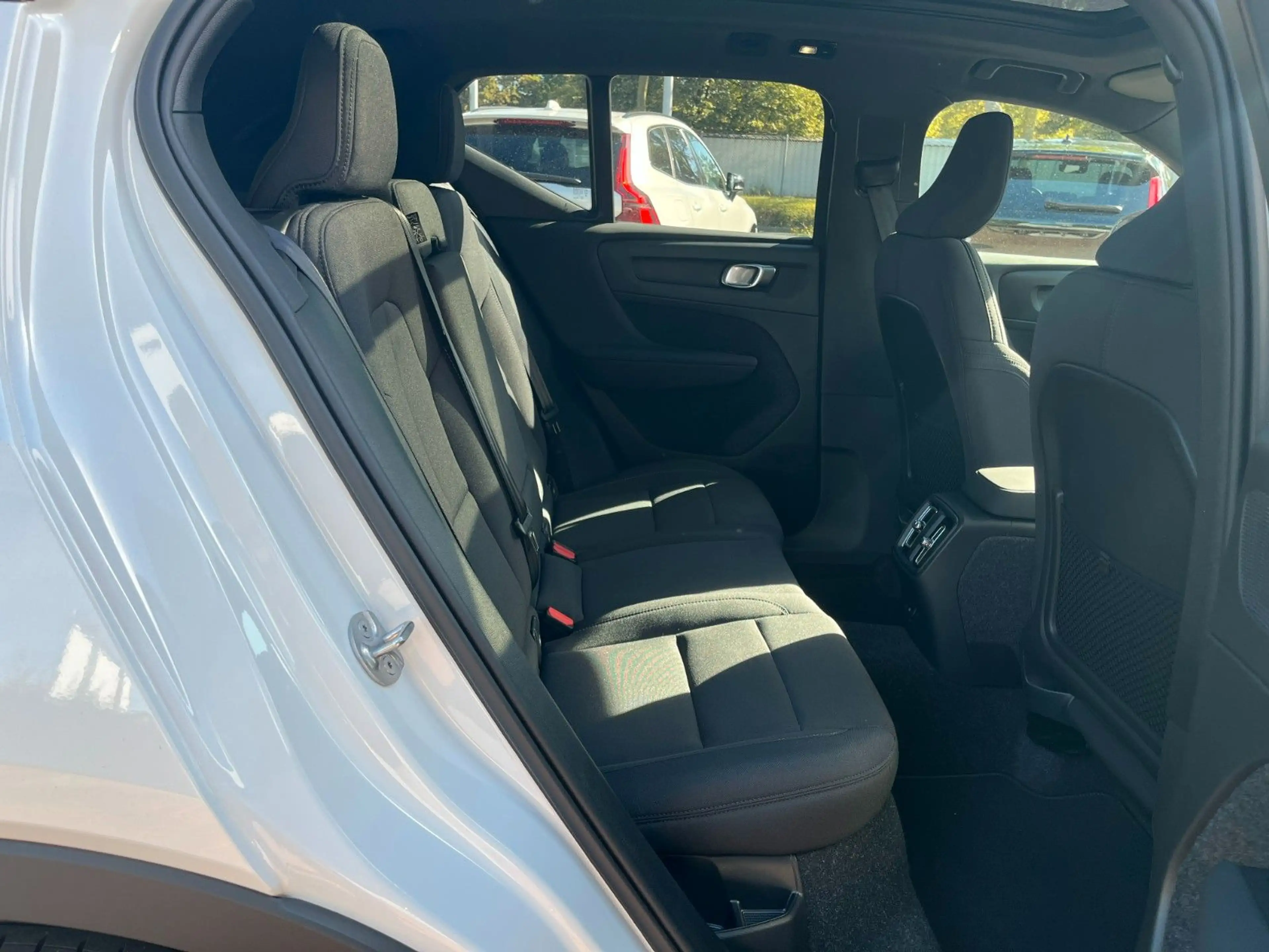Volvo EX40 Plus Black Edit. Single Motor Ext Range — photo 29