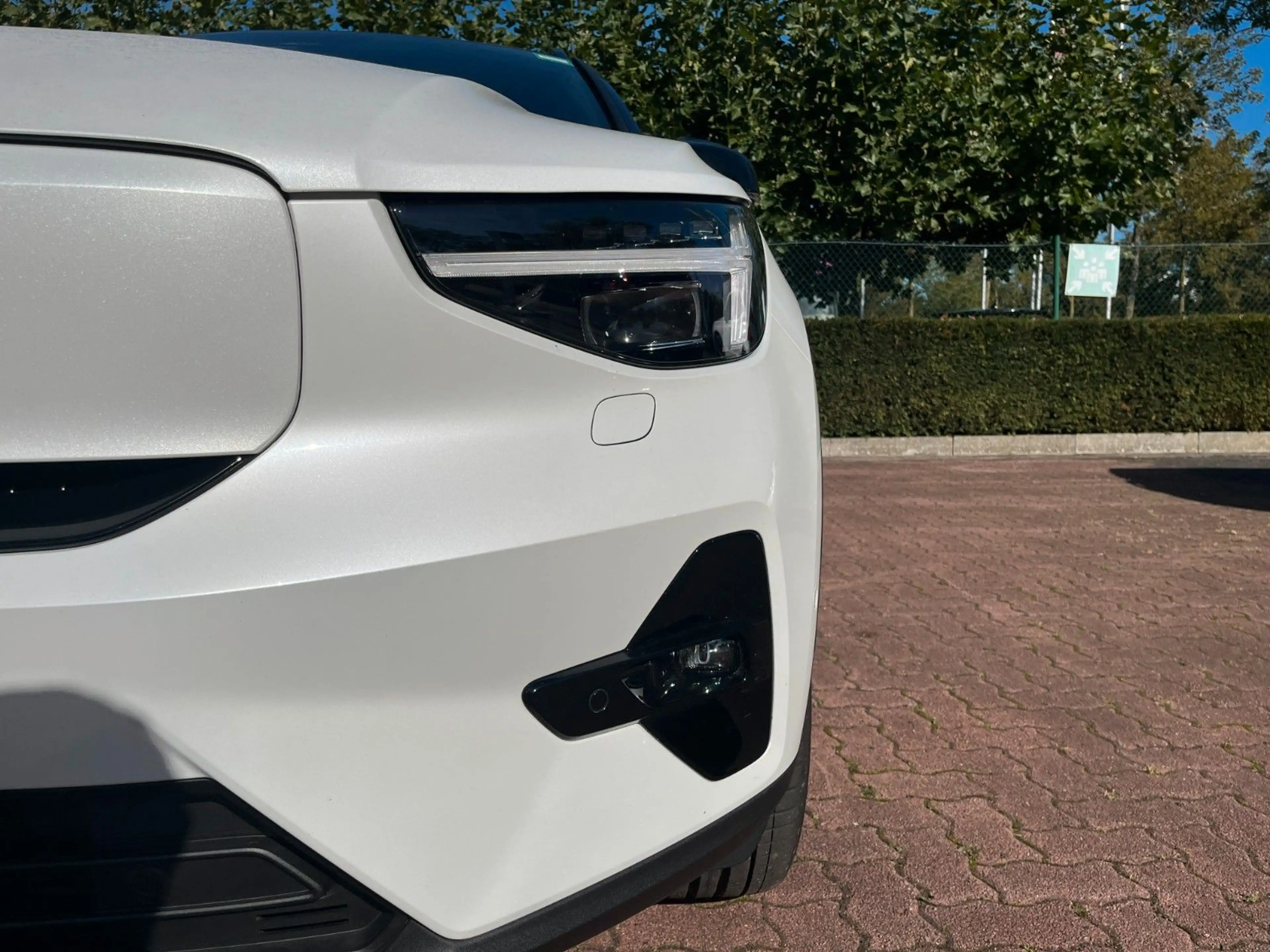 Volvo EX40 Plus Black Edit. Single Motor Ext Range — photo 3