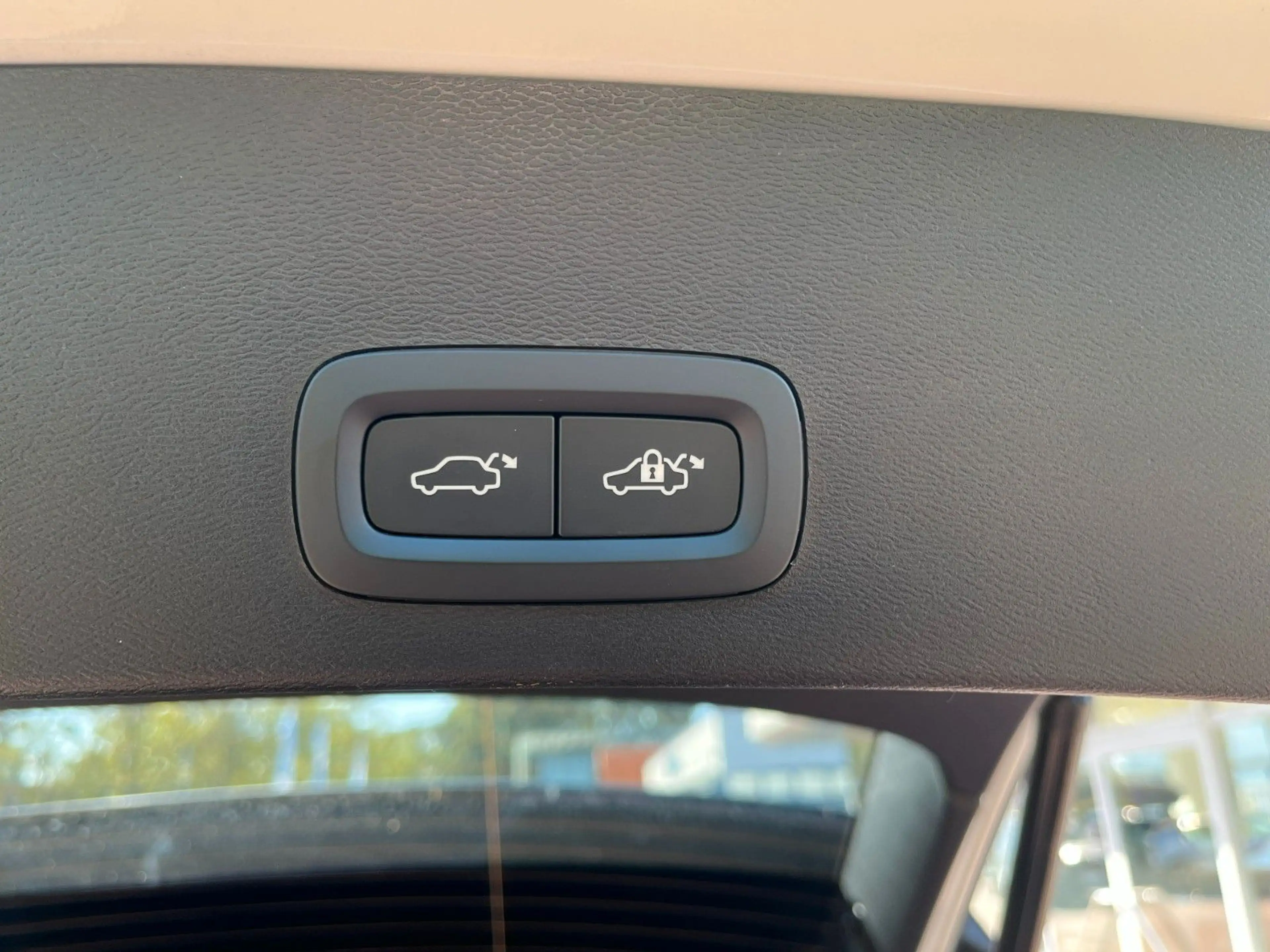 Volvo EX40 Plus Black Edit. Single Motor Ext Range — photo 10