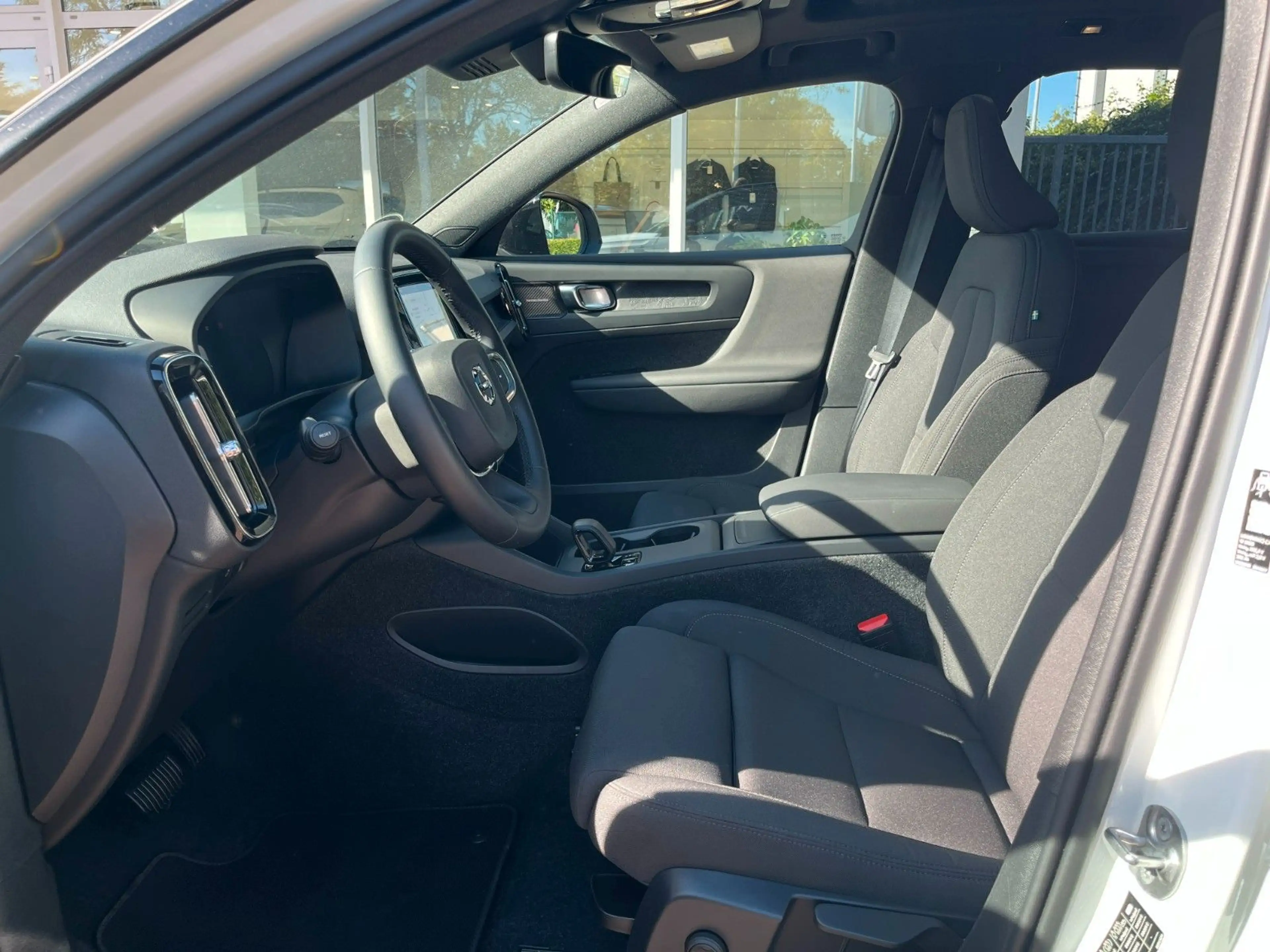 Volvo EX40 Plus Black Edit. Single Motor Ext Range — photo 25