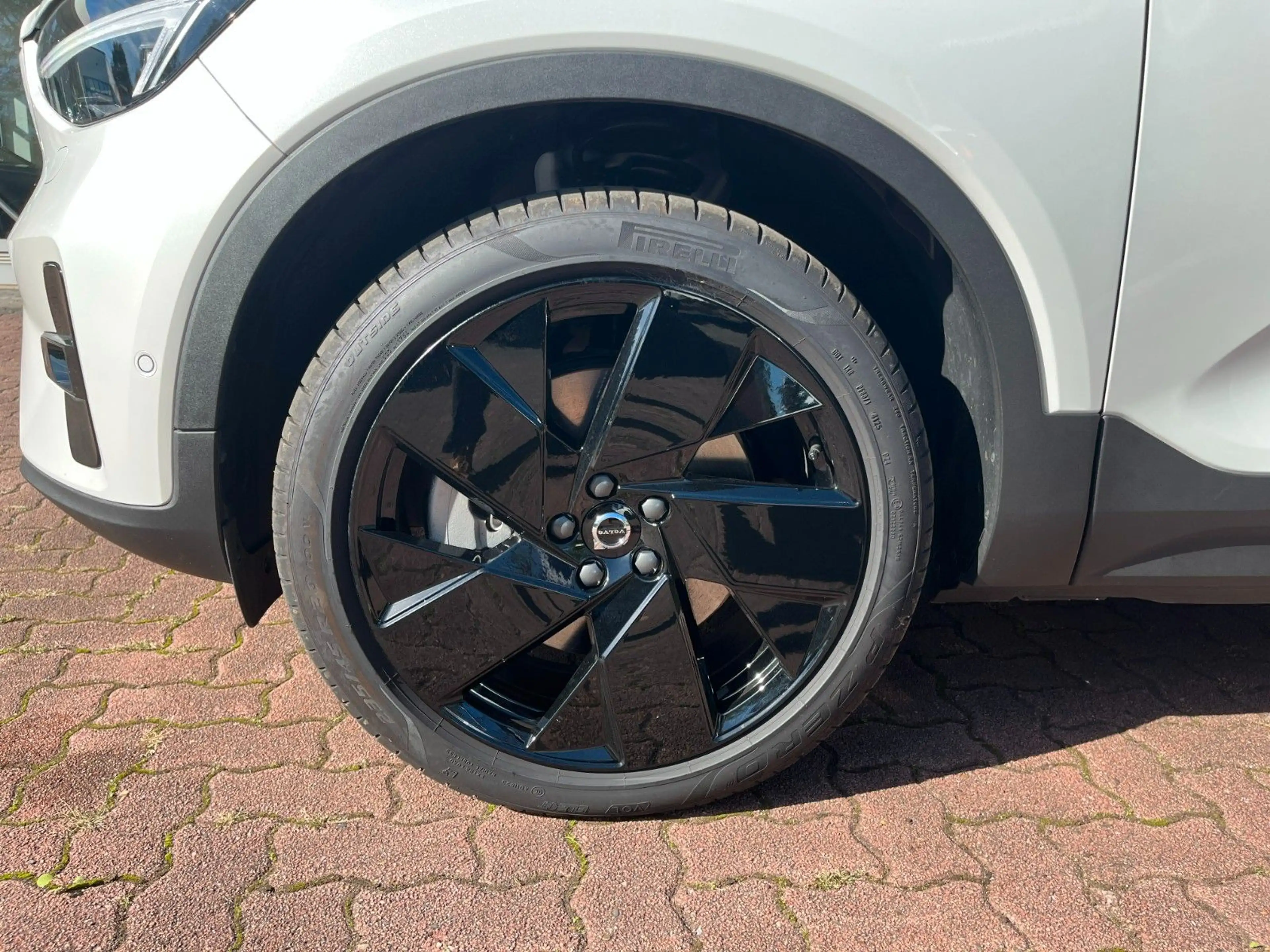 Volvo EX40 Plus Black Edit. Single Motor Ext Range — photo 5