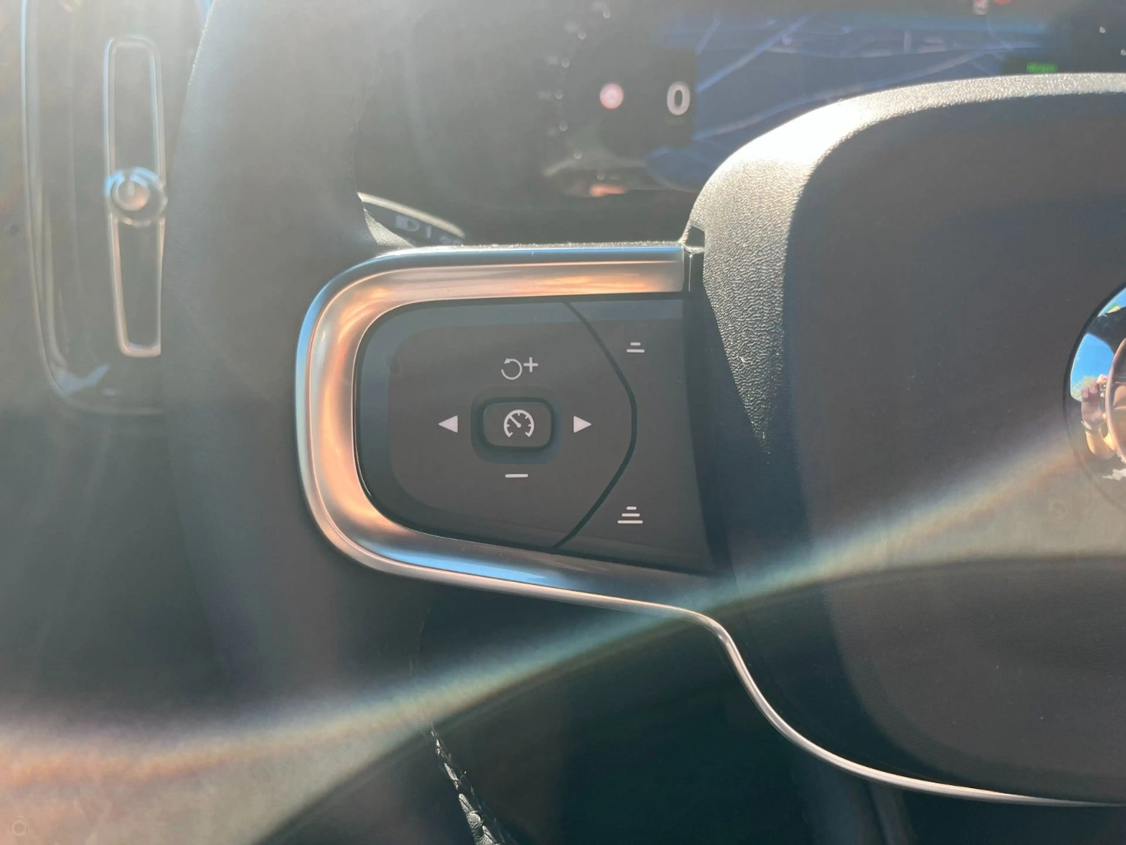 Volvo EX40 Plus Black Edit. Single Motor Ext Range — photo 19