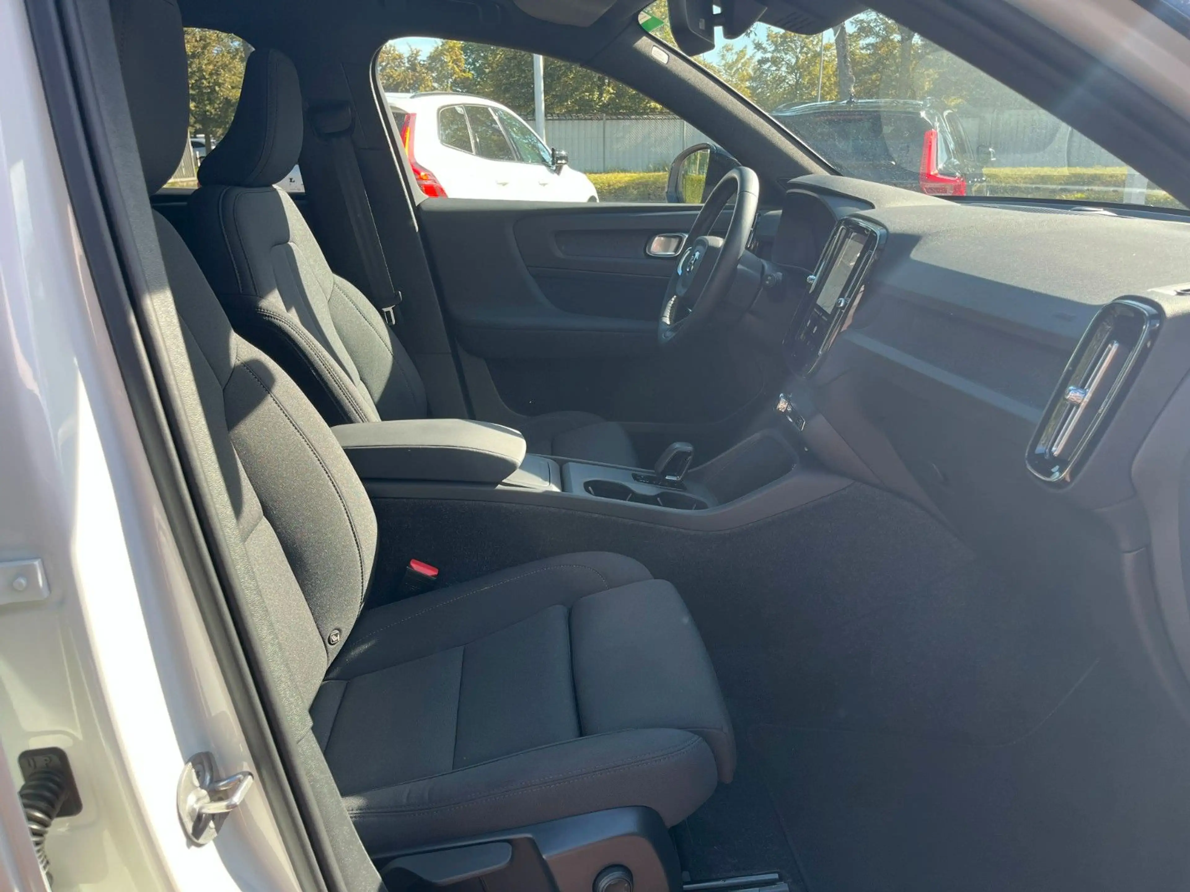 Volvo EX40 Plus Black Edit. Single Motor Ext Range — photo 27
