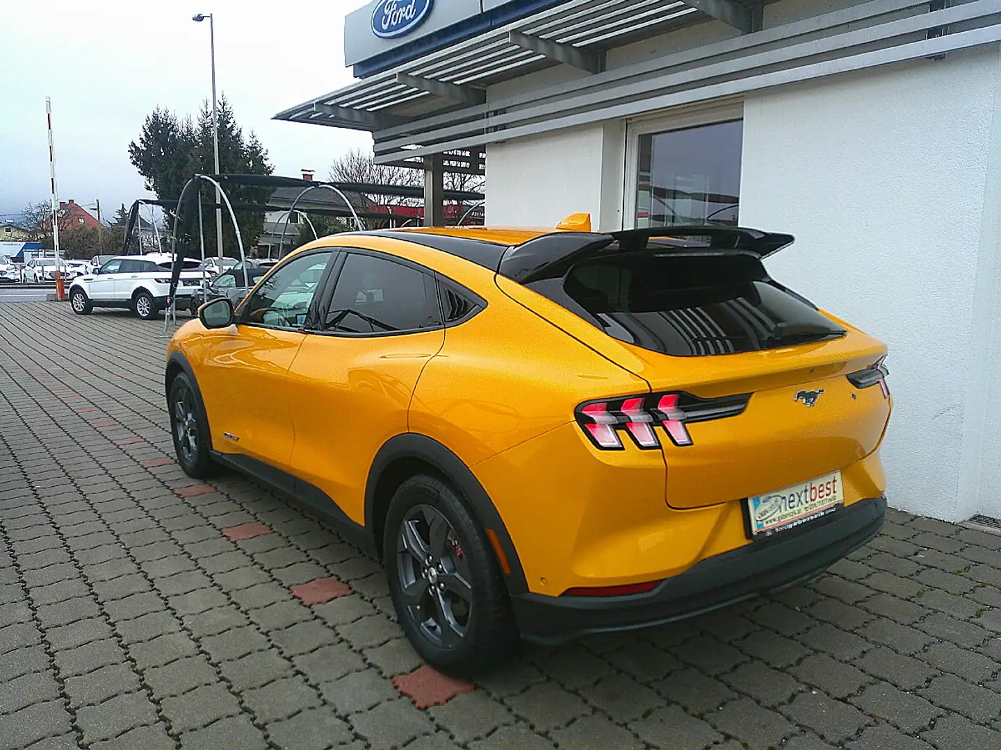 Ford Mustang Mach-E Elektro Extended Range Orange - 2