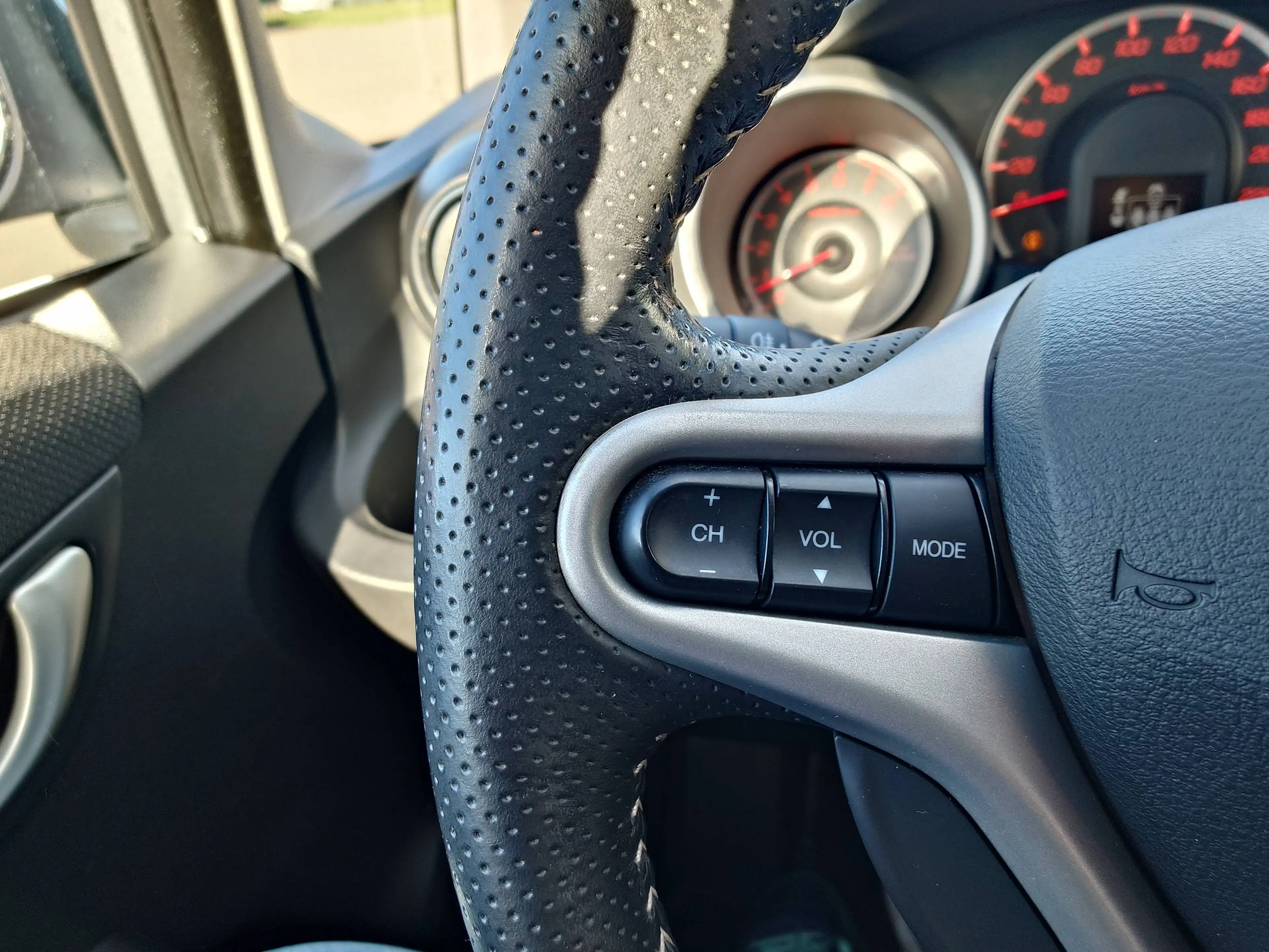 Honda Jazz Jazz 1.4i Si sport — photo 11