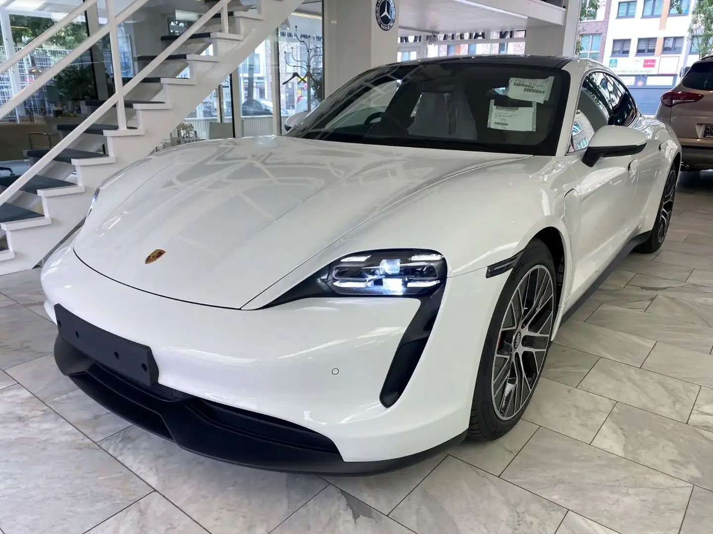PORSCHE Taycan