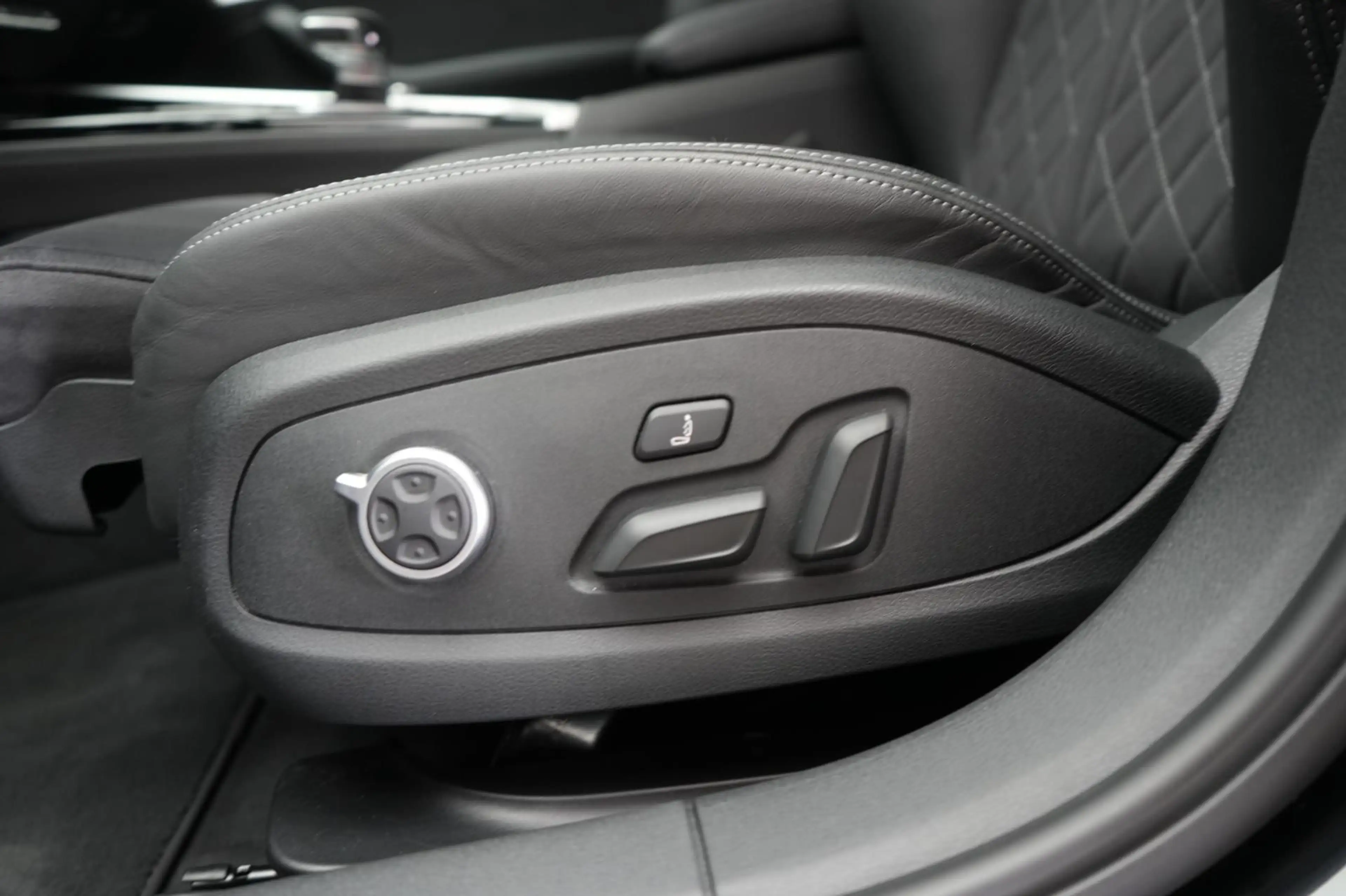 Audi S4 Avant TDI quattro ACC/Kamera/Pano/B&O/Matrix/ — photo 31