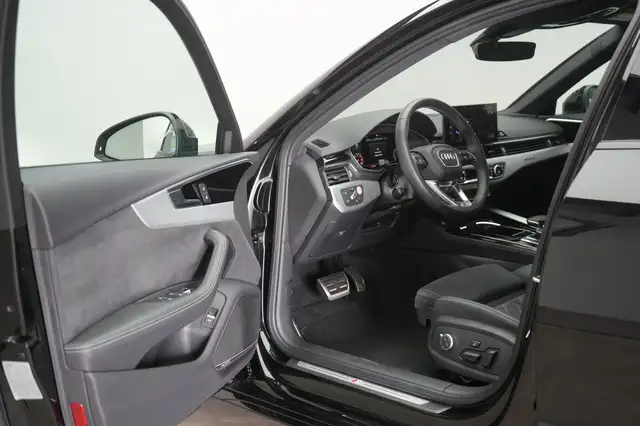 Audi S4 view 12