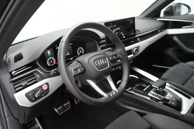 Audi S4 view 14