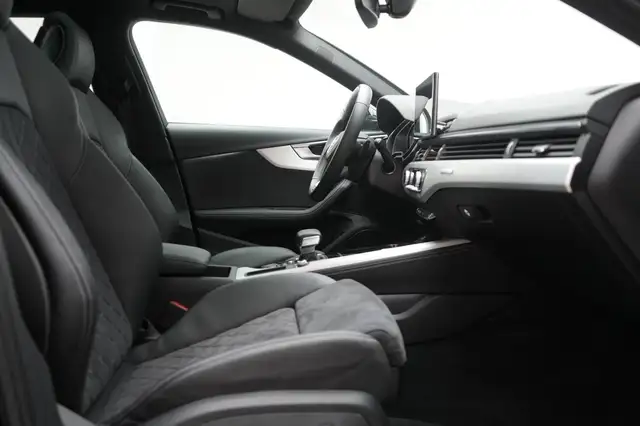 Audi S4 view 5