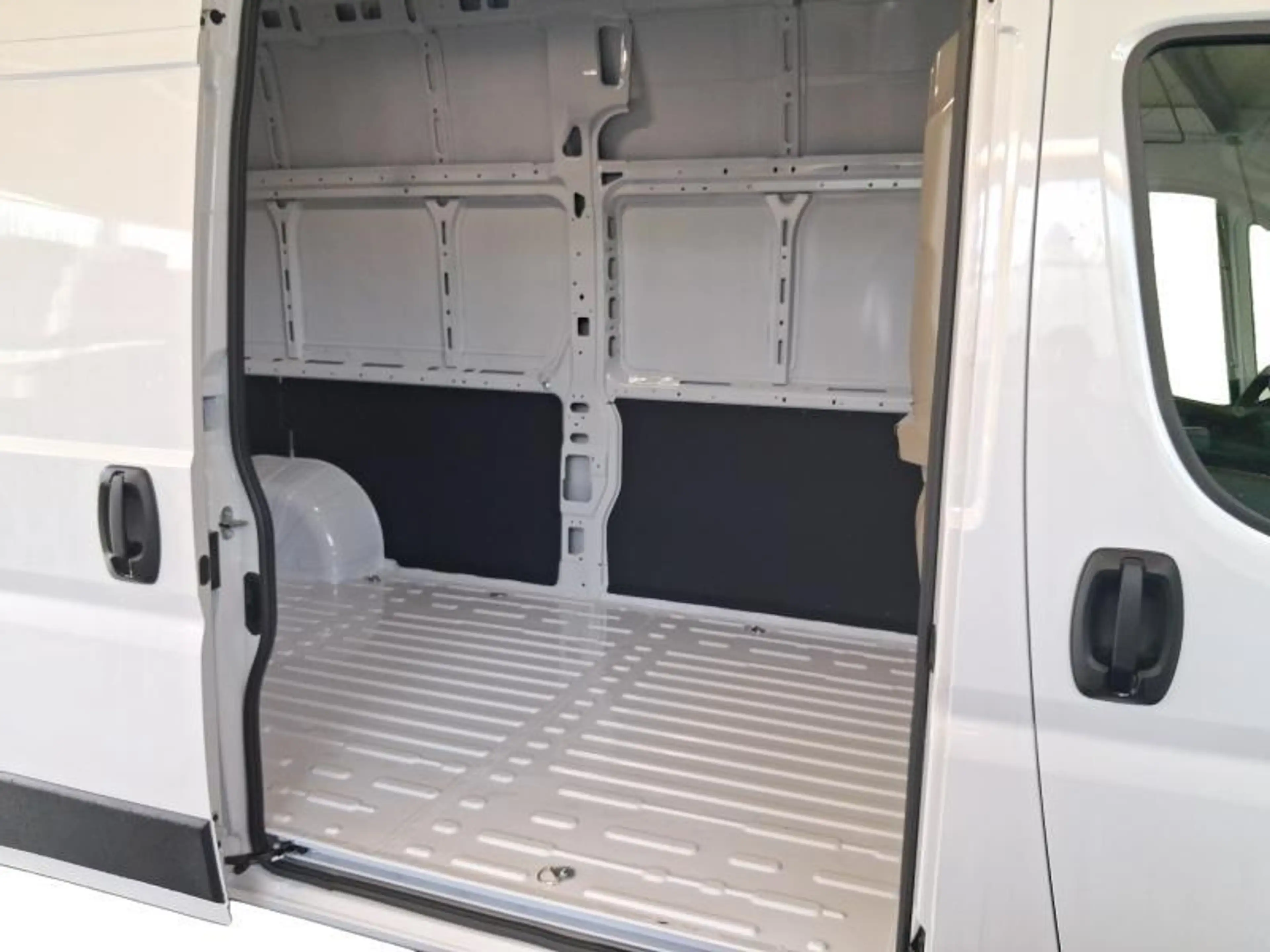 Peugeot Boxer 435 L3H3 — photo 14