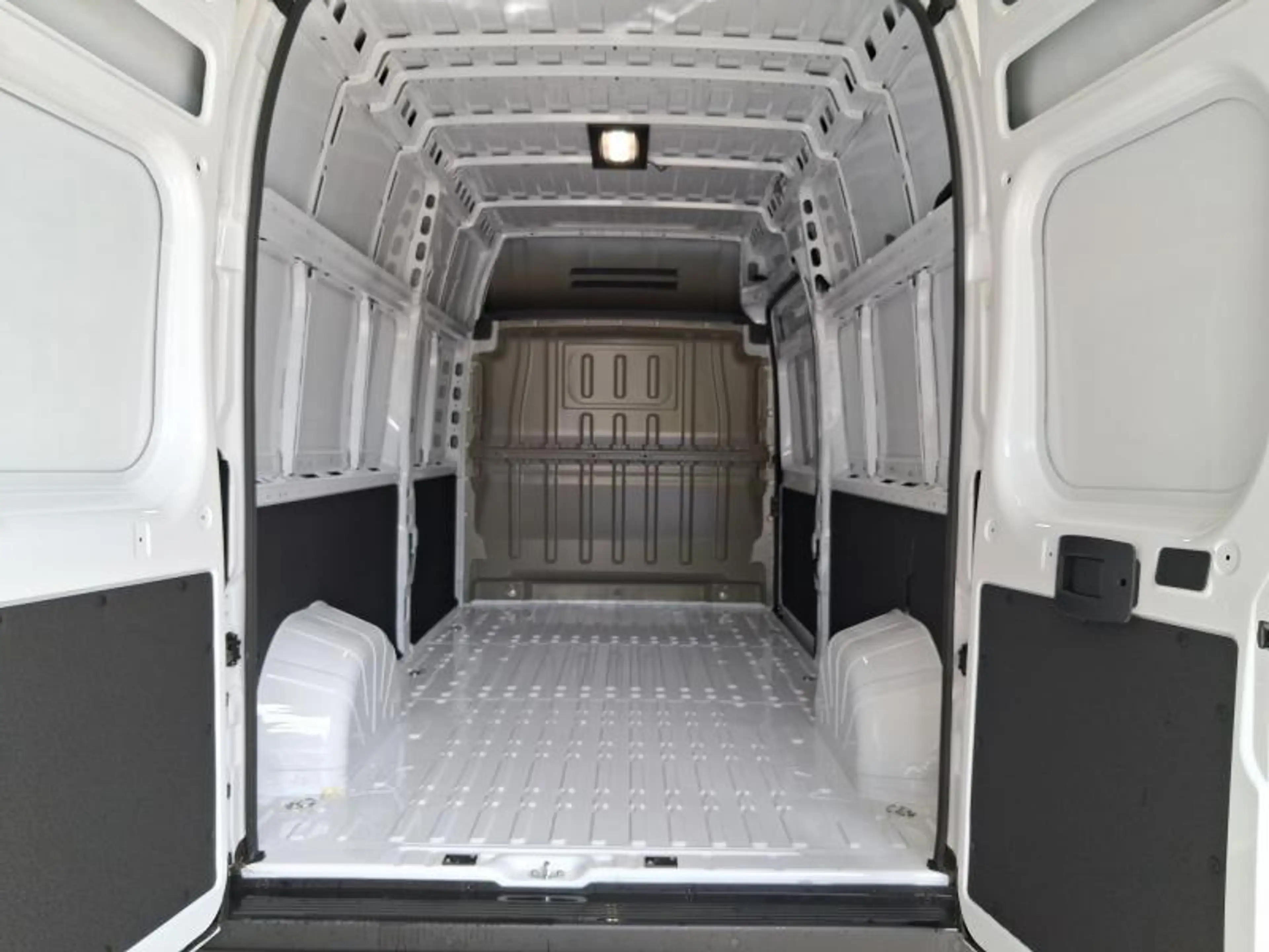 Peugeot Boxer 435 L3H3 — photo 13