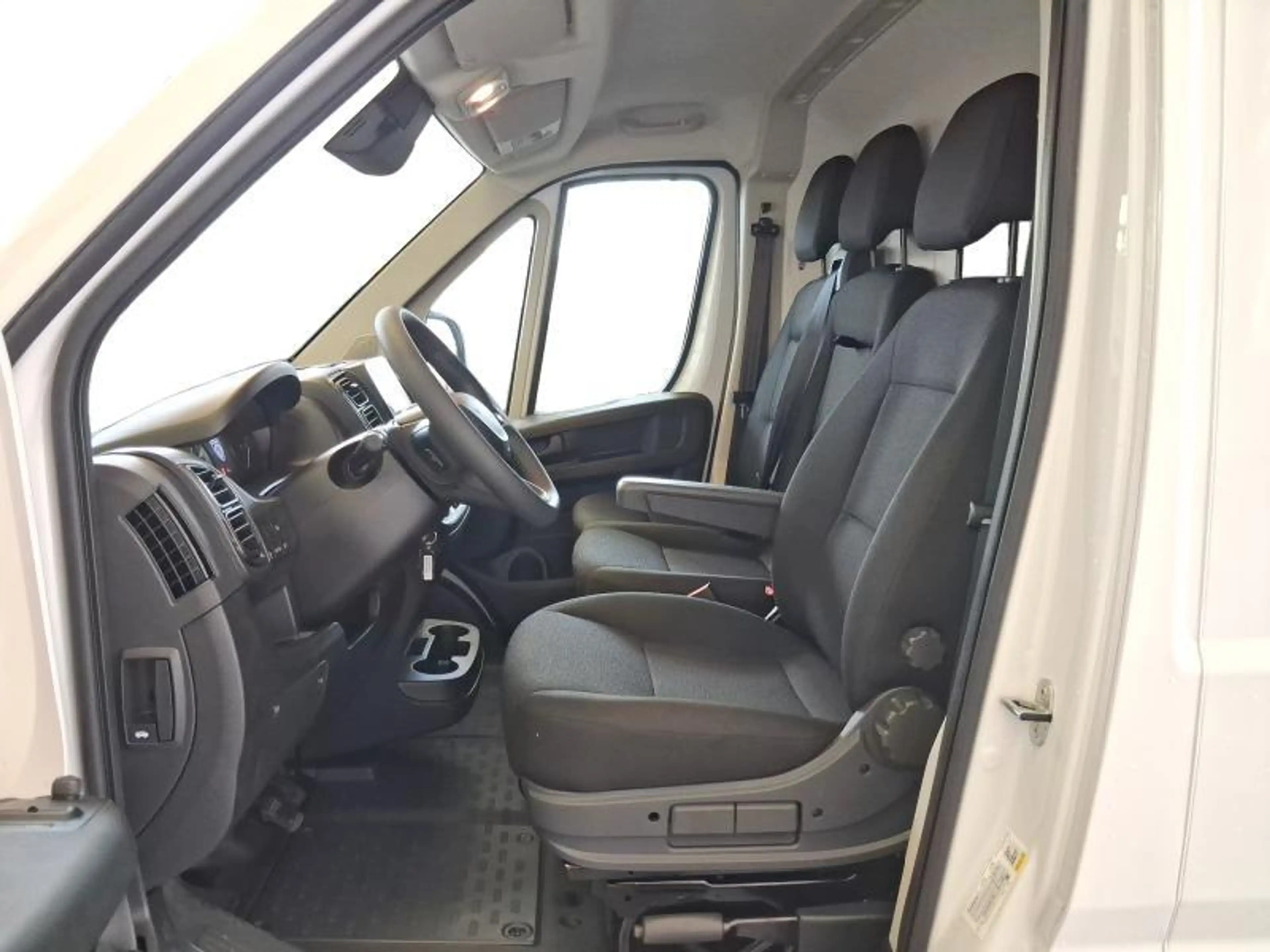 Peugeot Boxer 435 L3H3 — photo 4