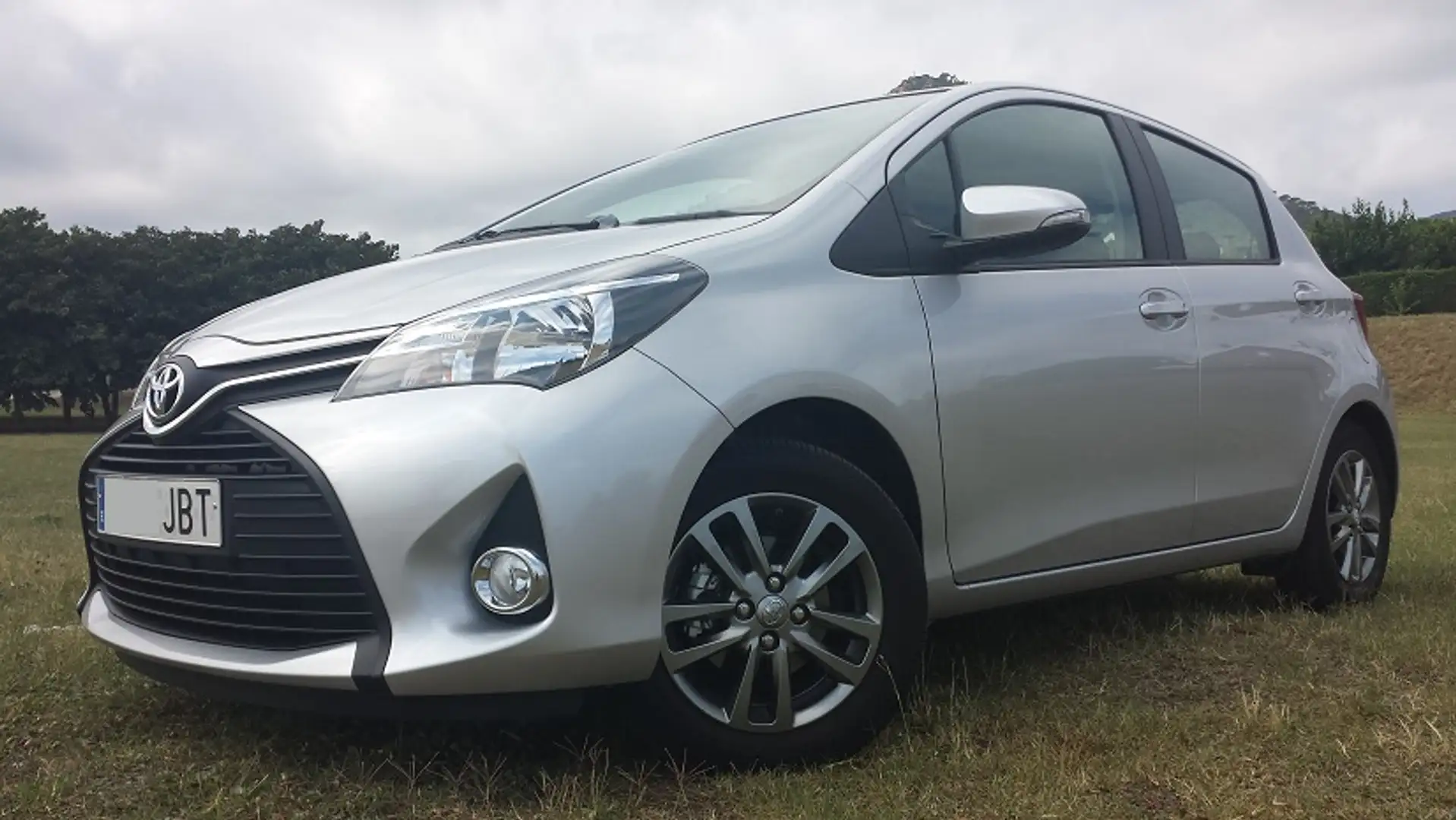 Toyota Yaris 1.0 City Argintiu - 1