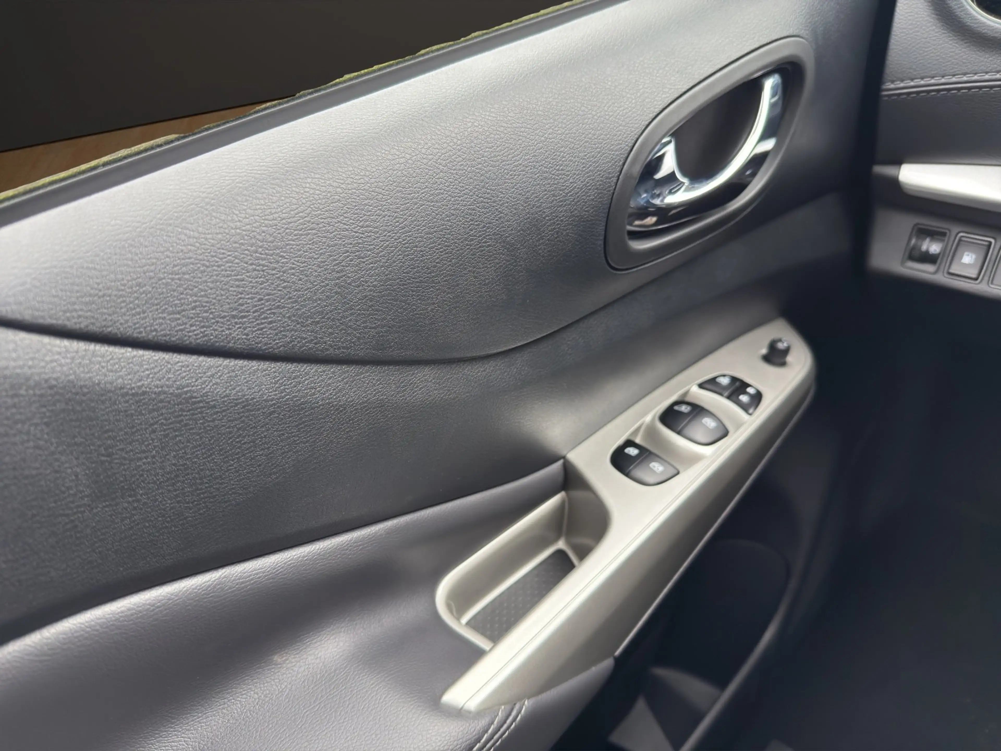 Dongfeng Rich 6 Luxury 4x4 LED-Tagfahrlicht — photo 12
