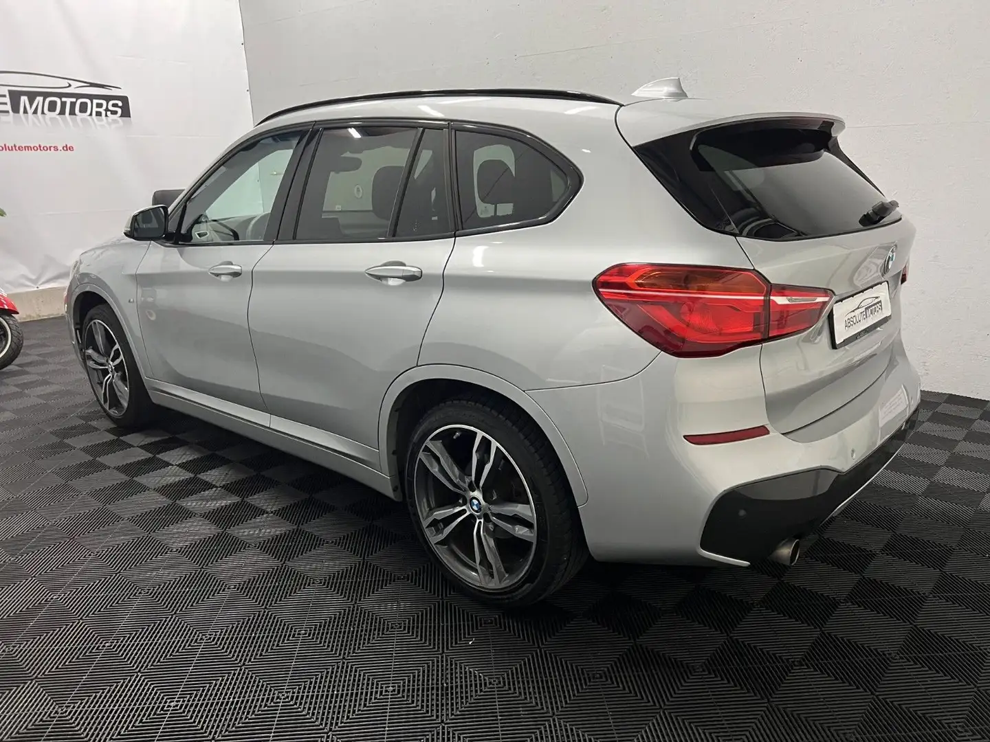 BMW X1 xDrive 18d M Sport *HUD *LED *1.Hd Silber - 2