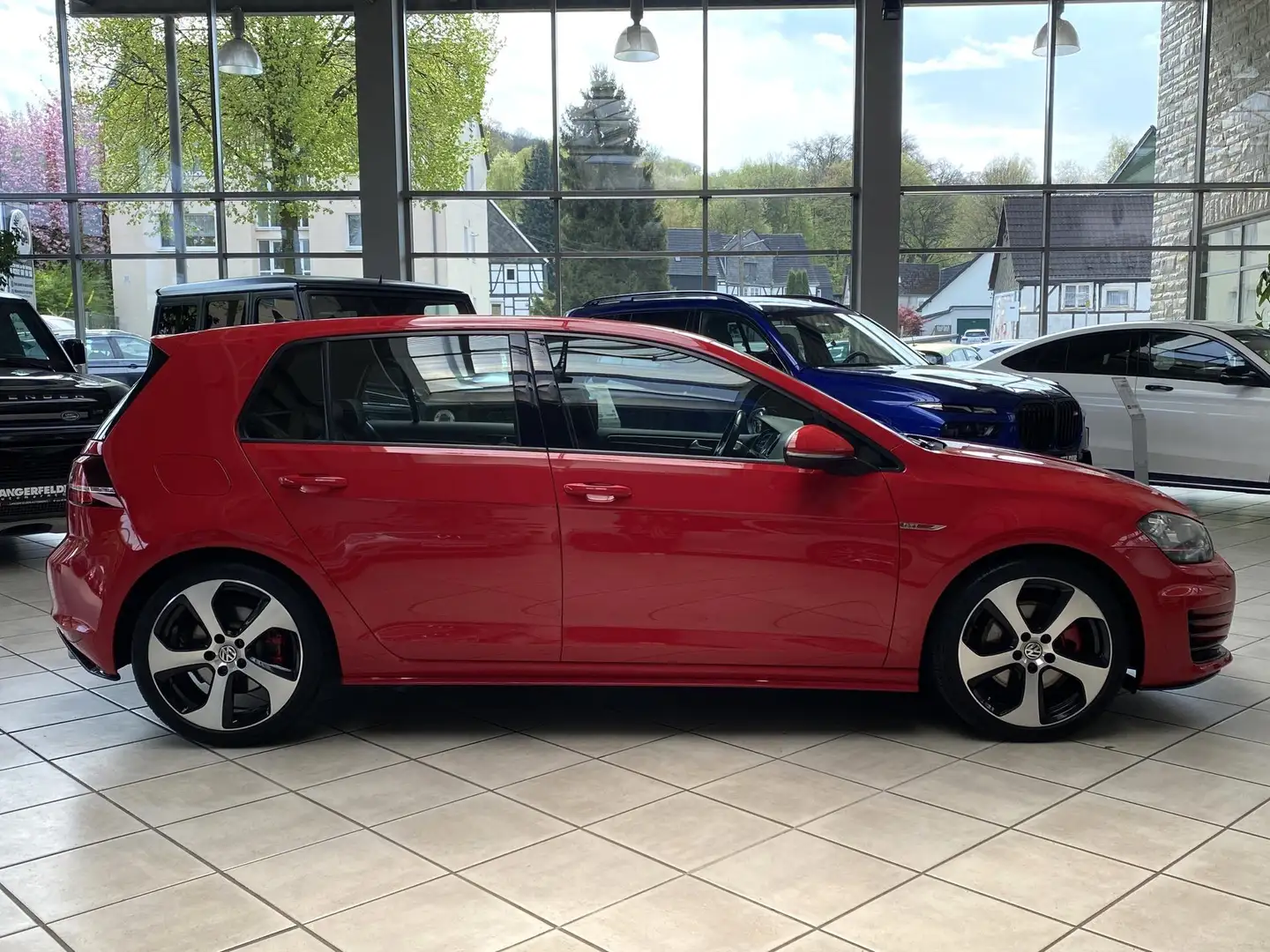 Volkswagen Golf Golf VII 2.0 GTI BMT*1.HAND*SPORT*TPM*PDC*BT*NAVi* Червоний - 2