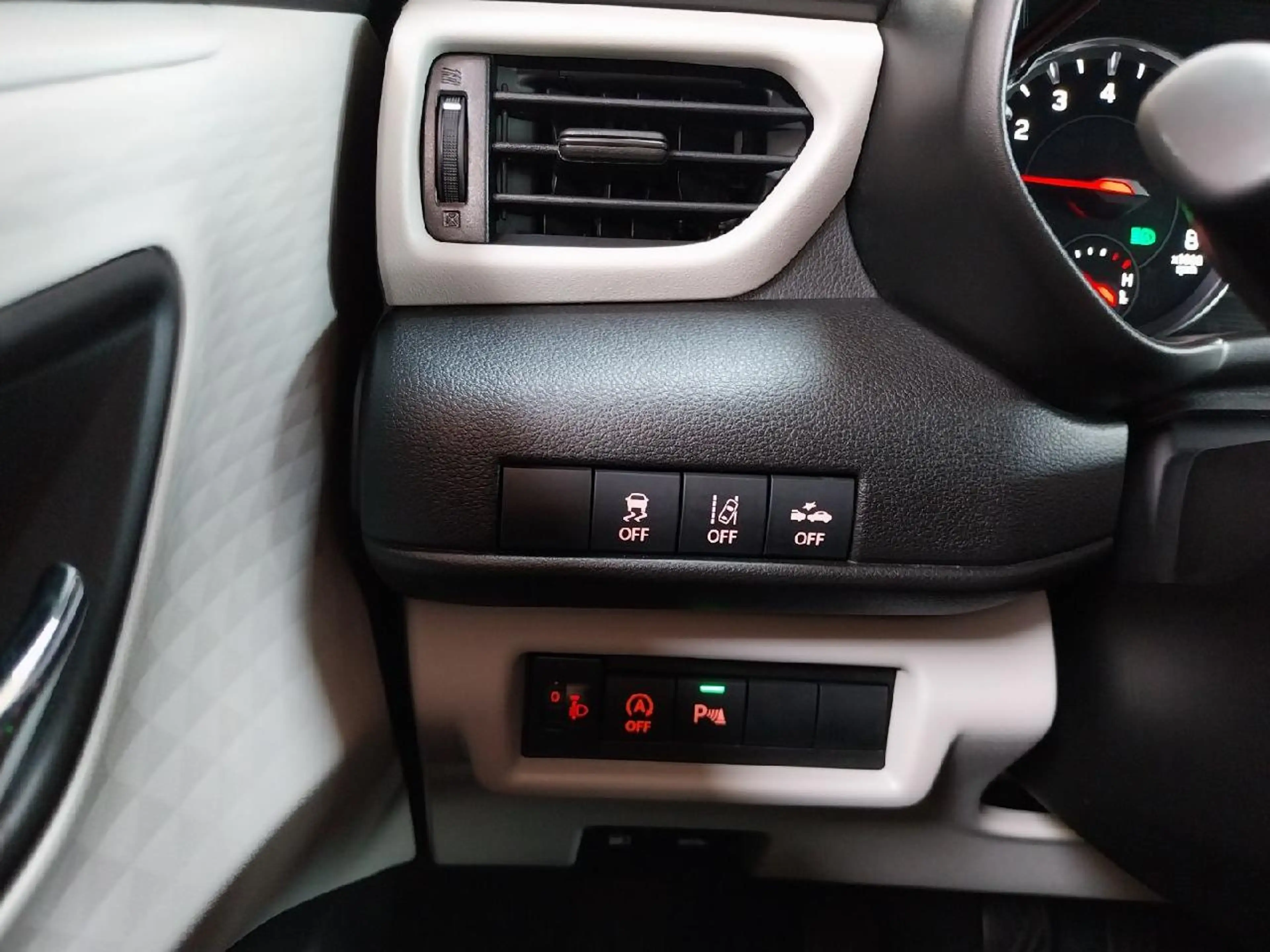 Suzuki Swift 1.2 Dualjet Hybrid 61 kW Comfort — photo 15