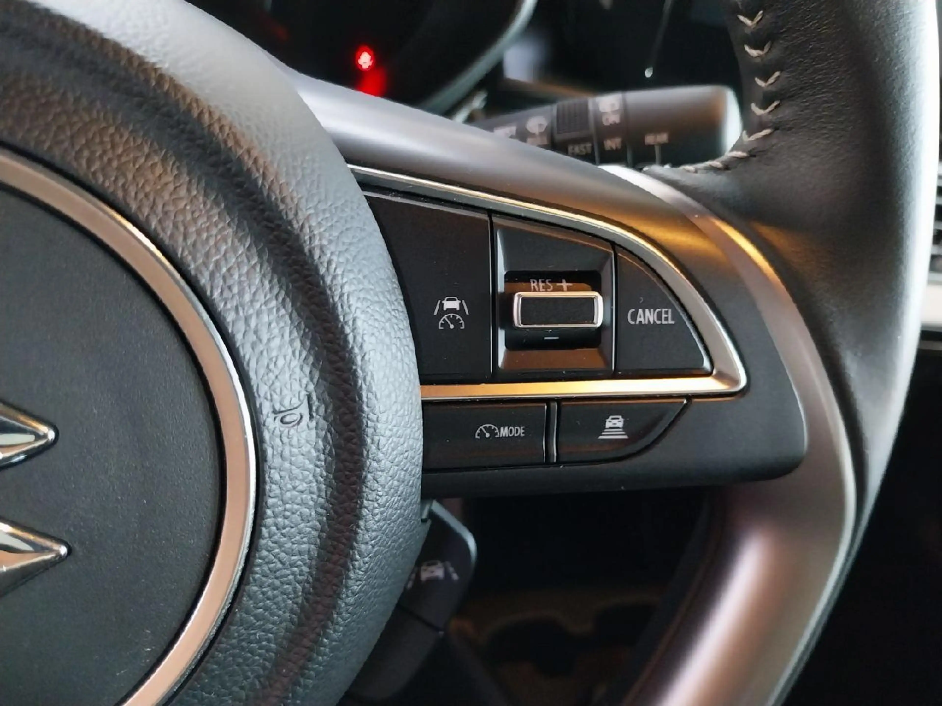 Suzuki Swift 1.2 Dualjet Hybrid 61 kW Comfort — photo 11