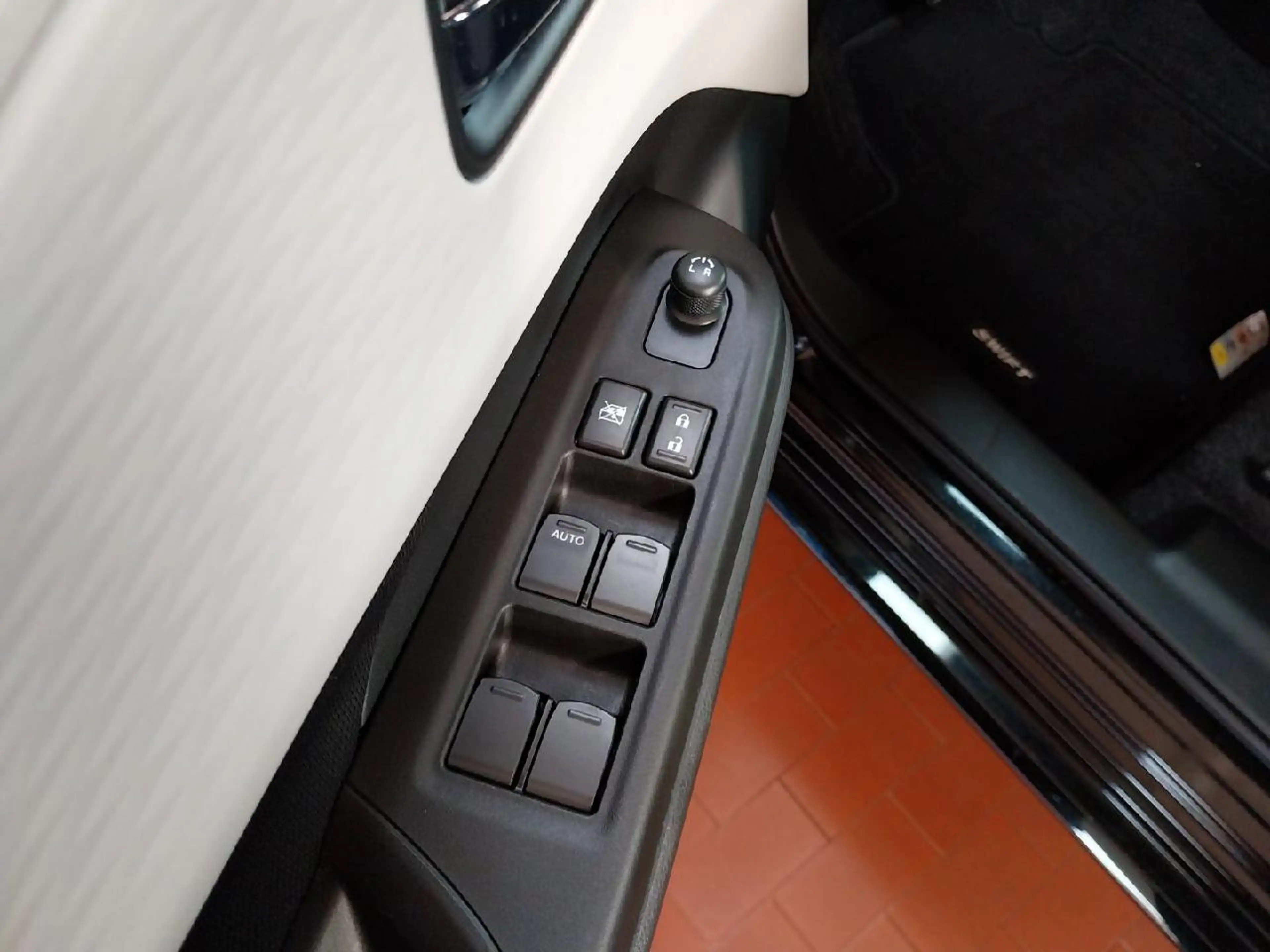 Suzuki Swift 1.2 Dualjet Hybrid 61 kW Comfort — photo 8