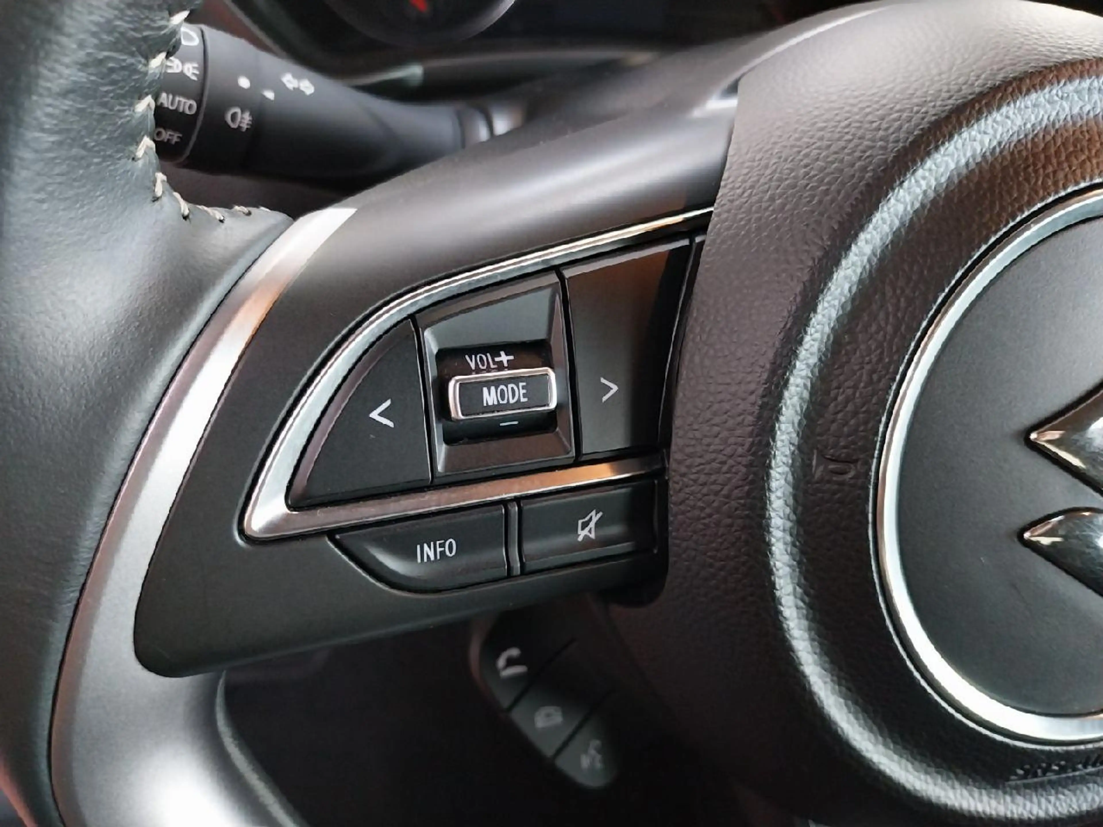 Suzuki Swift 1.2 Dualjet Hybrid 61 kW Comfort — photo 9