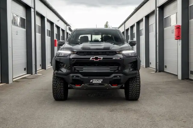 Chevrolet Colorado view 2