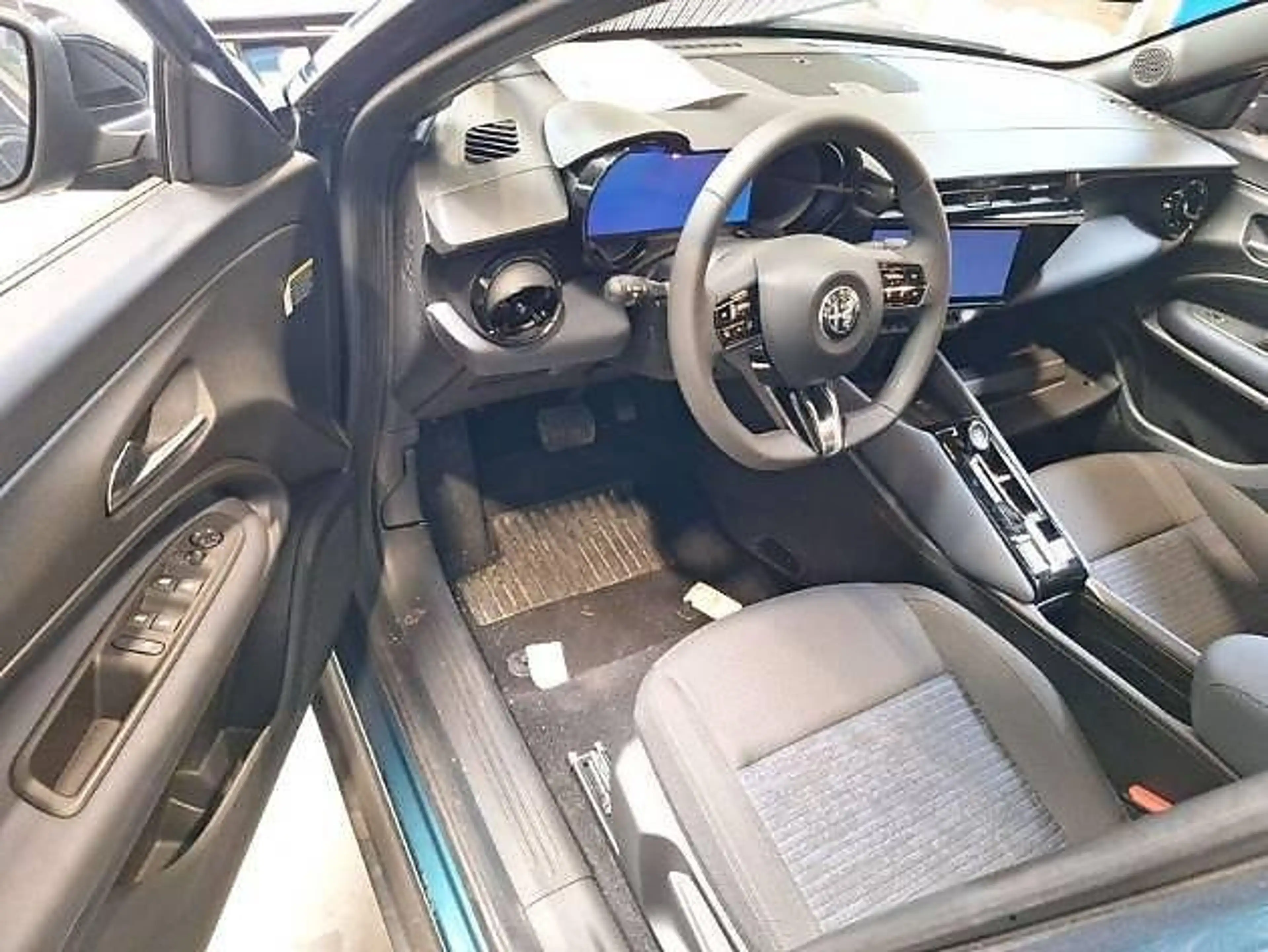 Alfa Romeo Junior Elettrica 54 kWh ACC/LED/PDC/Carplay — photo 8