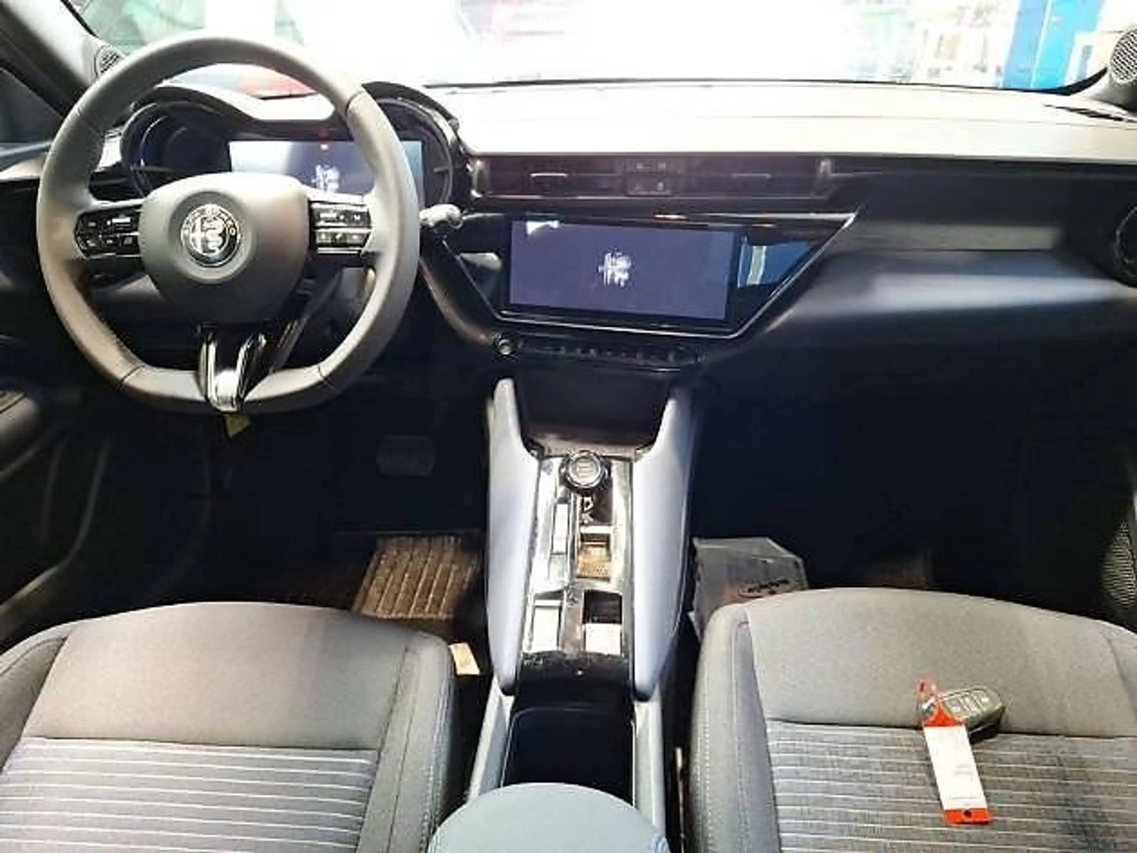 Alfa Romeo Junior Elettrica 54 kWh ACC/LED/PDC/Carplay — photo 9