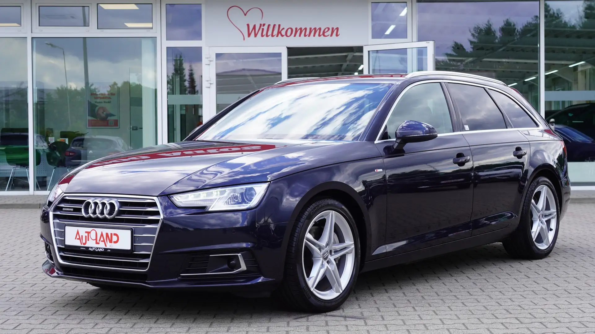 Audi A4 Avant 2.0 TDI quattro sport S Line Bi-Xenon Blauw - 2